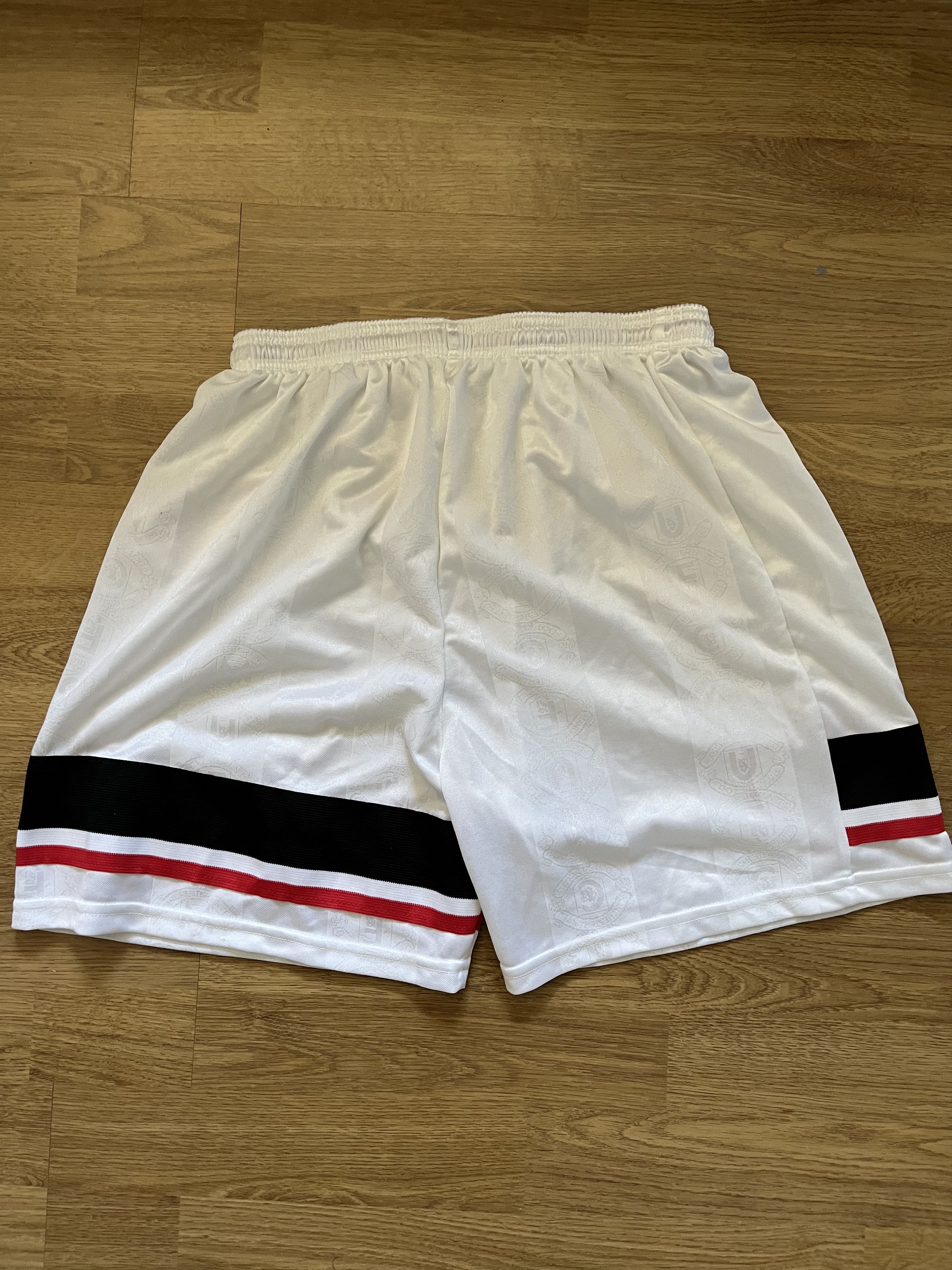 Umbro × Vintage Umbro Manchester United Vintage football shorts Size US 31 - 3 Thumbnail
