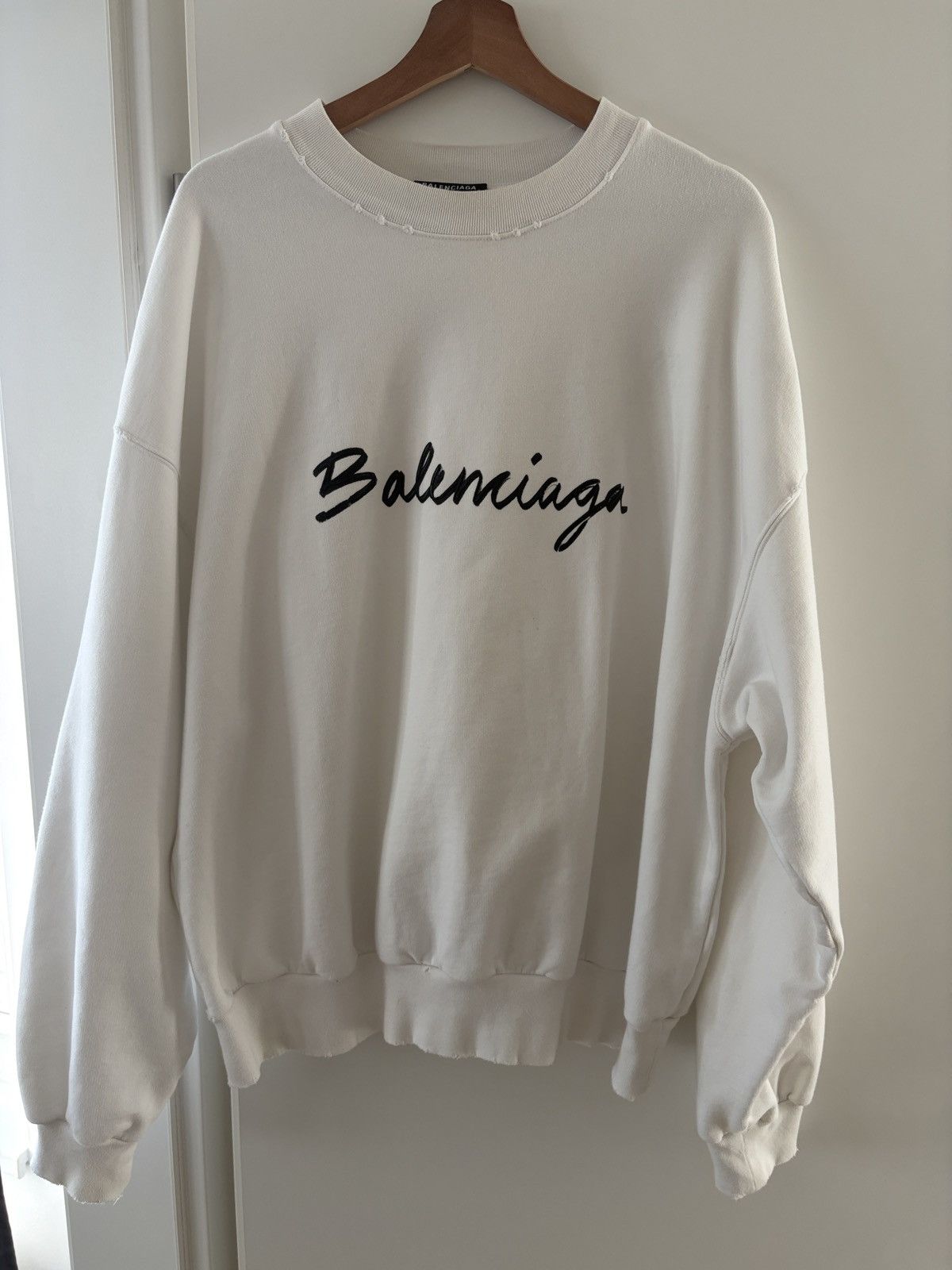 Balenciaga Balenciaga script logo crewneck white Size US L / EU 52-54 / 3 - 1 Thumbnail