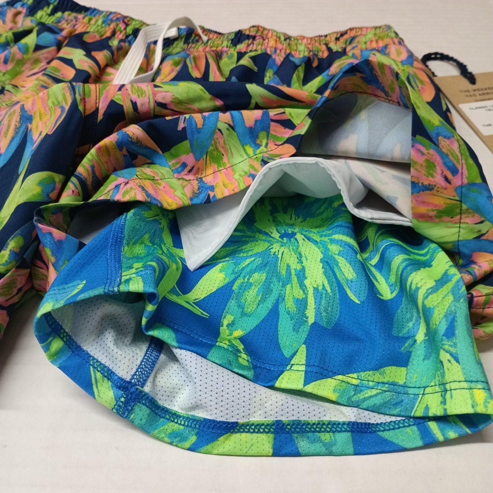 Chubbies Chubbies Men's The Ocean Flowers Swim Trunks Size M 5.5 Ins Size US 28 / EU 44 - 4 Thumbnail