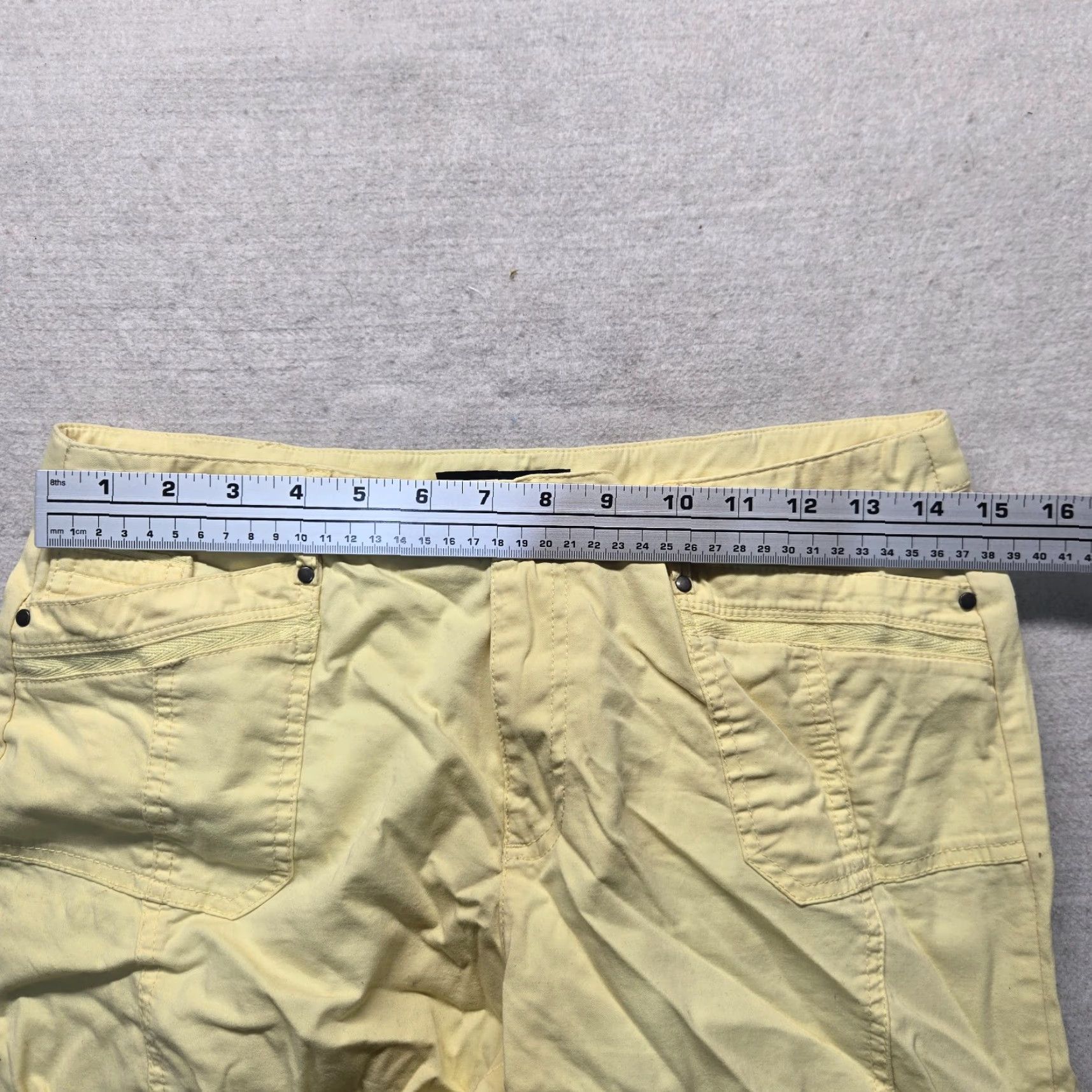 Vintage Counterparts Solid Yellow Stretch Shorts Adult Women's Size 4 Size 27" / US 4 / IT 40 - 3 Thumbnail