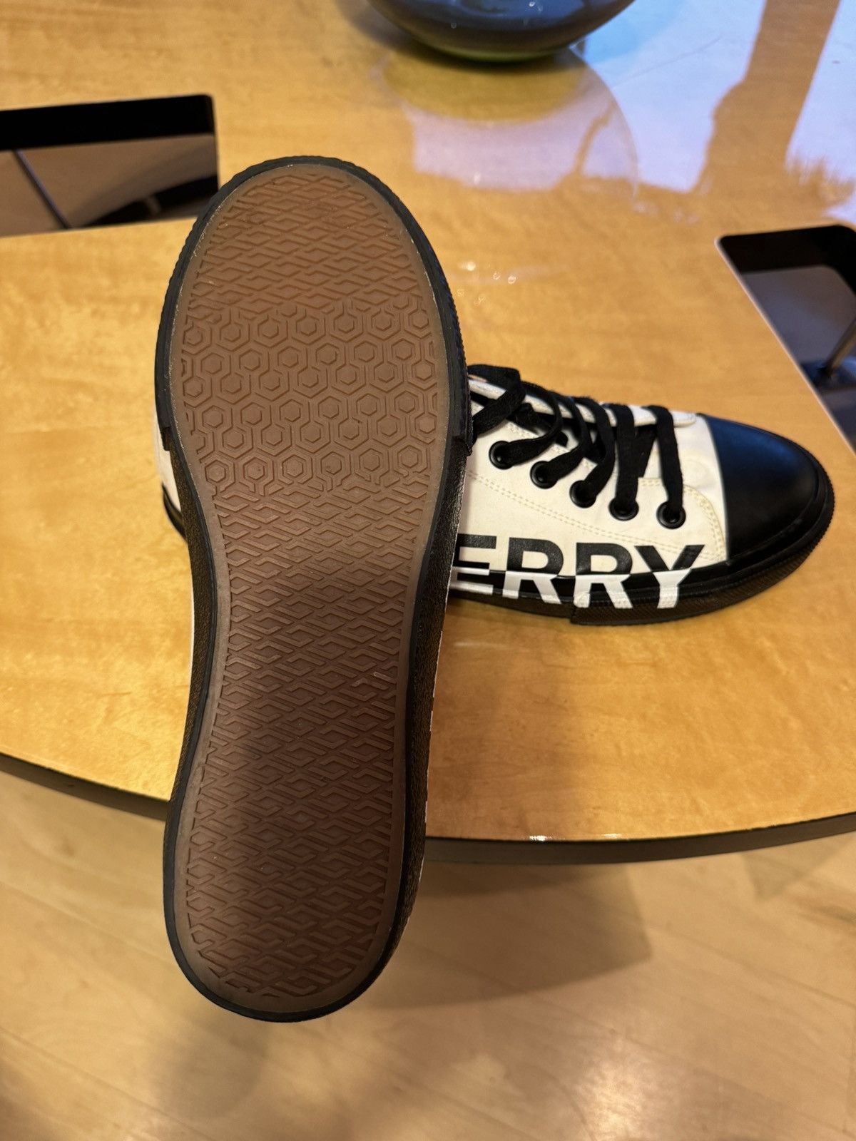 Burberry Burberry Logo Shoes Size US 8.5 / EU 41-42 - 4 Thumbnail