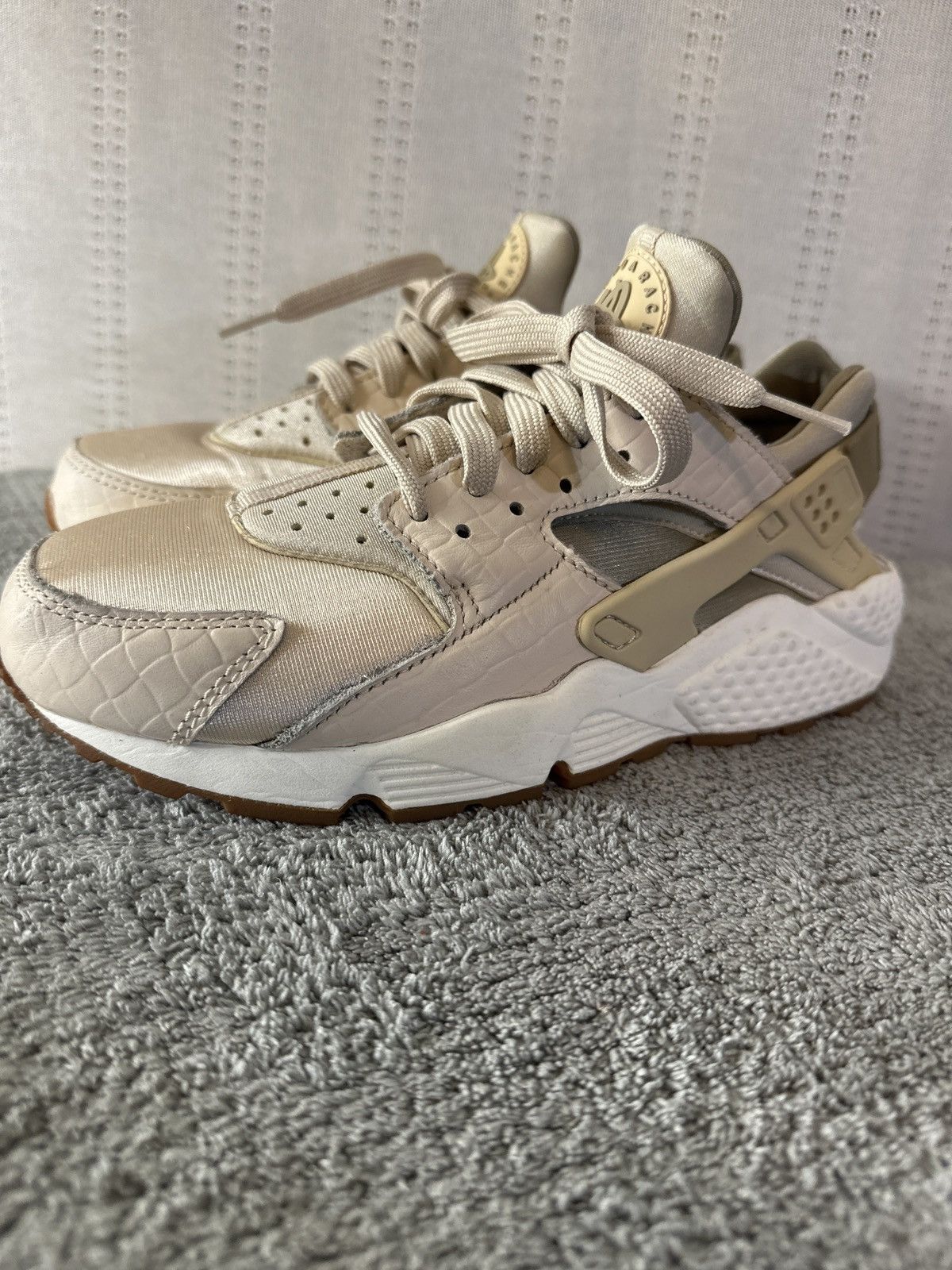 Nike AIR HUARACHE RUN PREMIUM 'OATMEAL' Size US 8 / IT 38 - 1 Thumbnail