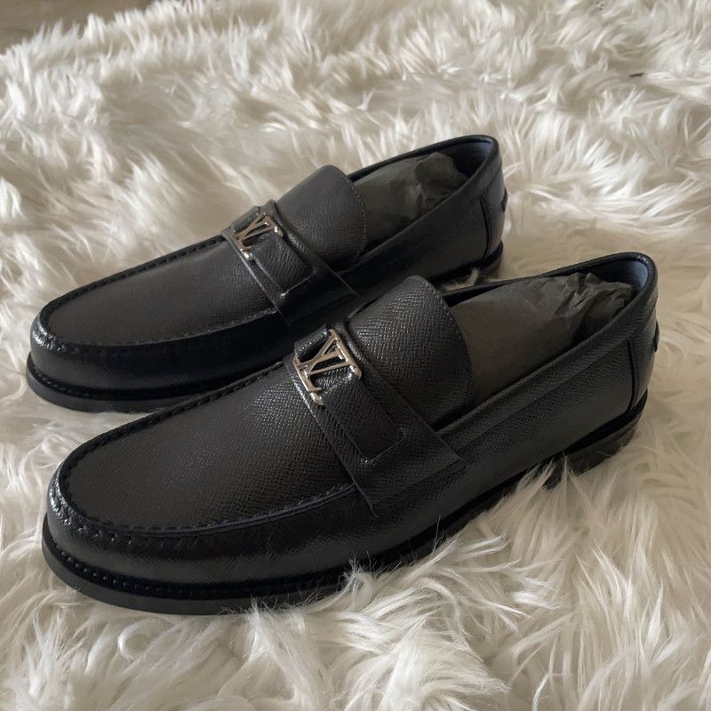 Louis Vuitton Louis Vuitton Black Logo Casual Loafers for Men 0079 Size US 10 / IT 40 - 1 Thumbnail