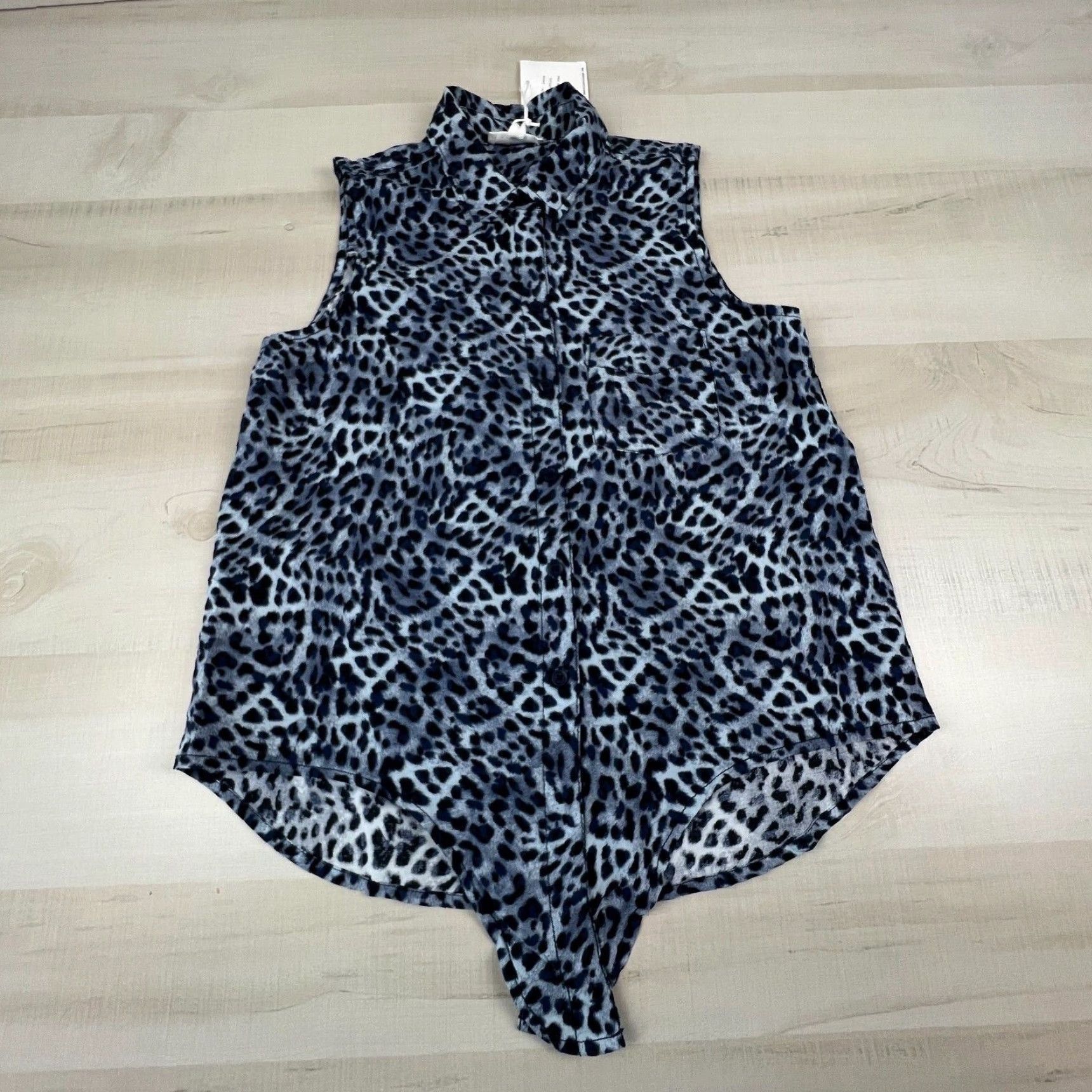 Vintage VINTAGE Beach Lunch Lounge Womens Top Small Blue Leopard Sleeveless Button Up Shirt New Size S / US 4 / IT 40 - 2 Thumbnail