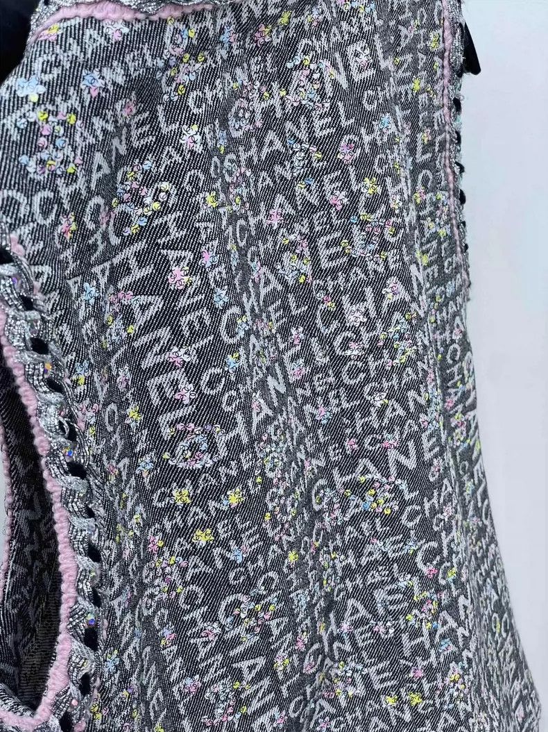 Chanel Chanel 24-letter flower sequin denim vest 2504-Nextarrow Size XXS / US 00 / IT 34 - 3 Thumbnail