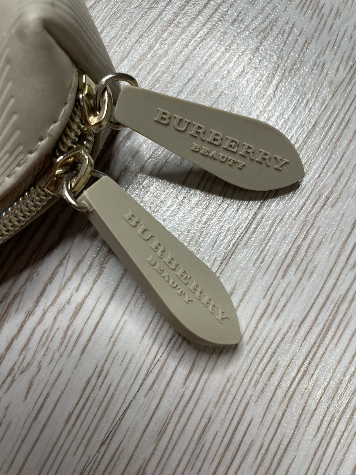 Burberry Burberry Beauty Cosmetic Bag Size ONE SIZE - 6 Thumbnail