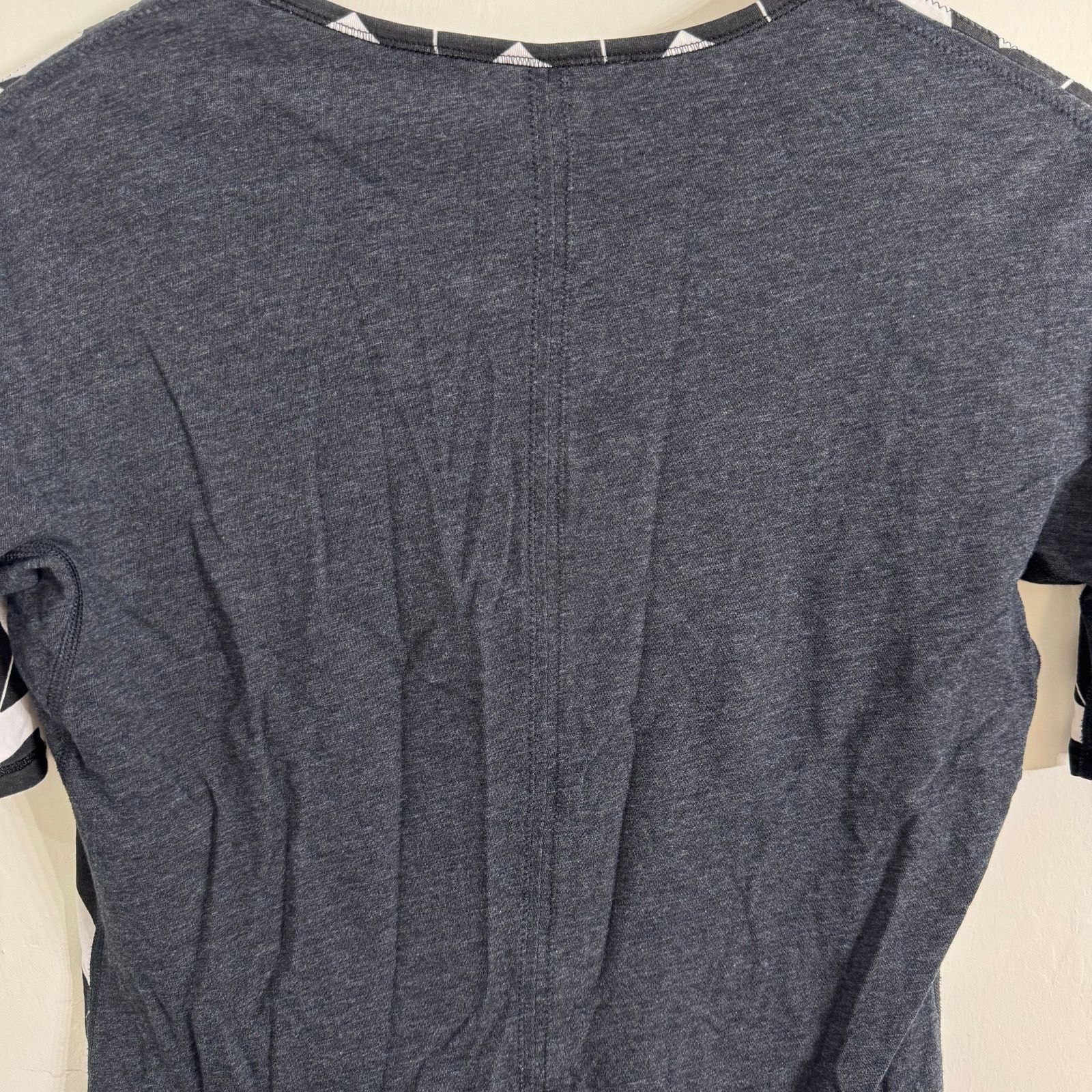 Lululemon Lululemon Devotion Short Sleeve Tee Arrow Chevron White Blac Size S / US 4 / IT 40 - 7 Thumbnail