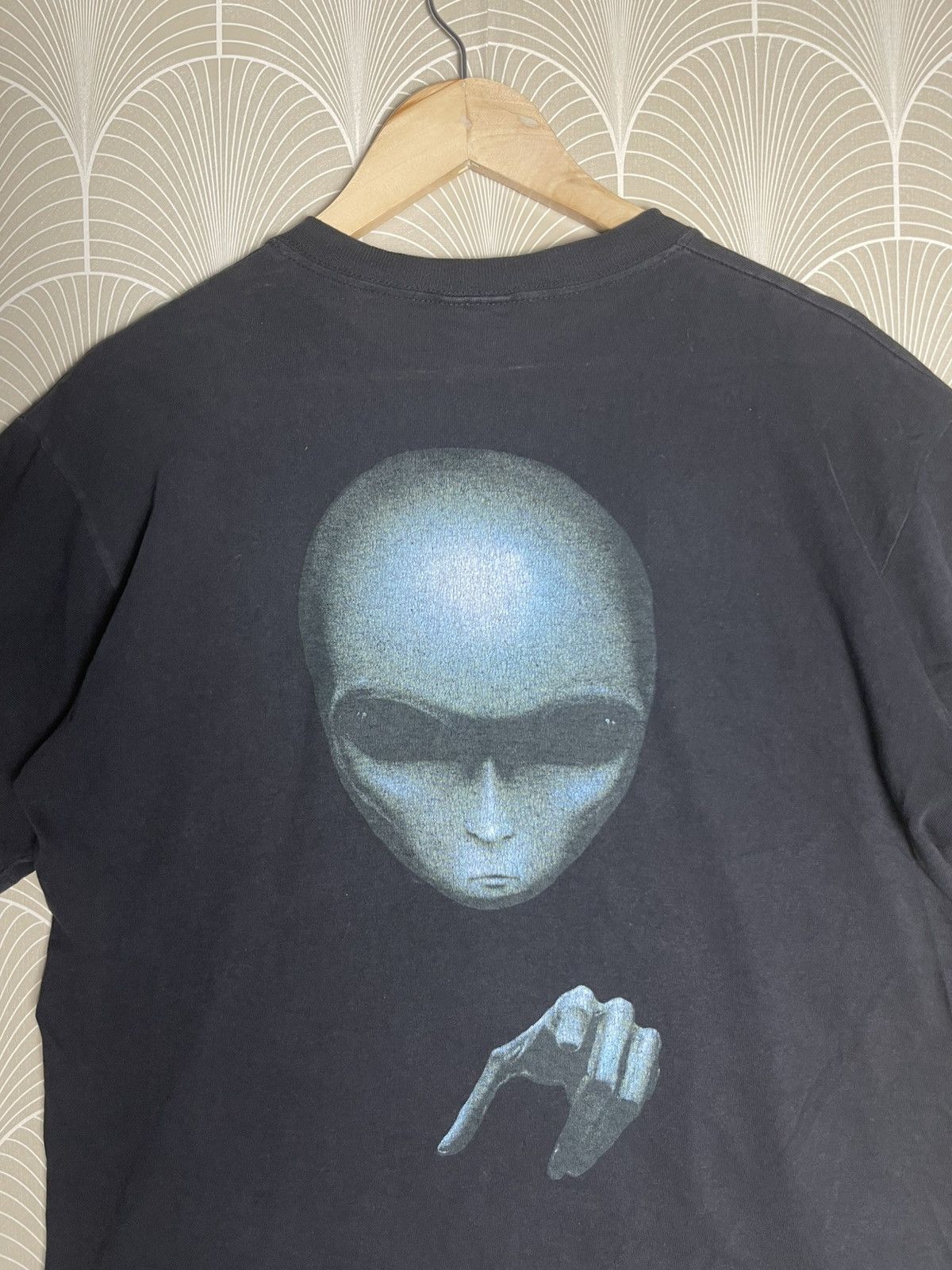 Alien Workshop VINTAGE 1995 ALIEN WORKSHOP ALIENATED TEES RARE BACKHIT Size US M / EU 48-50 / 2 - 15 Thumbnail