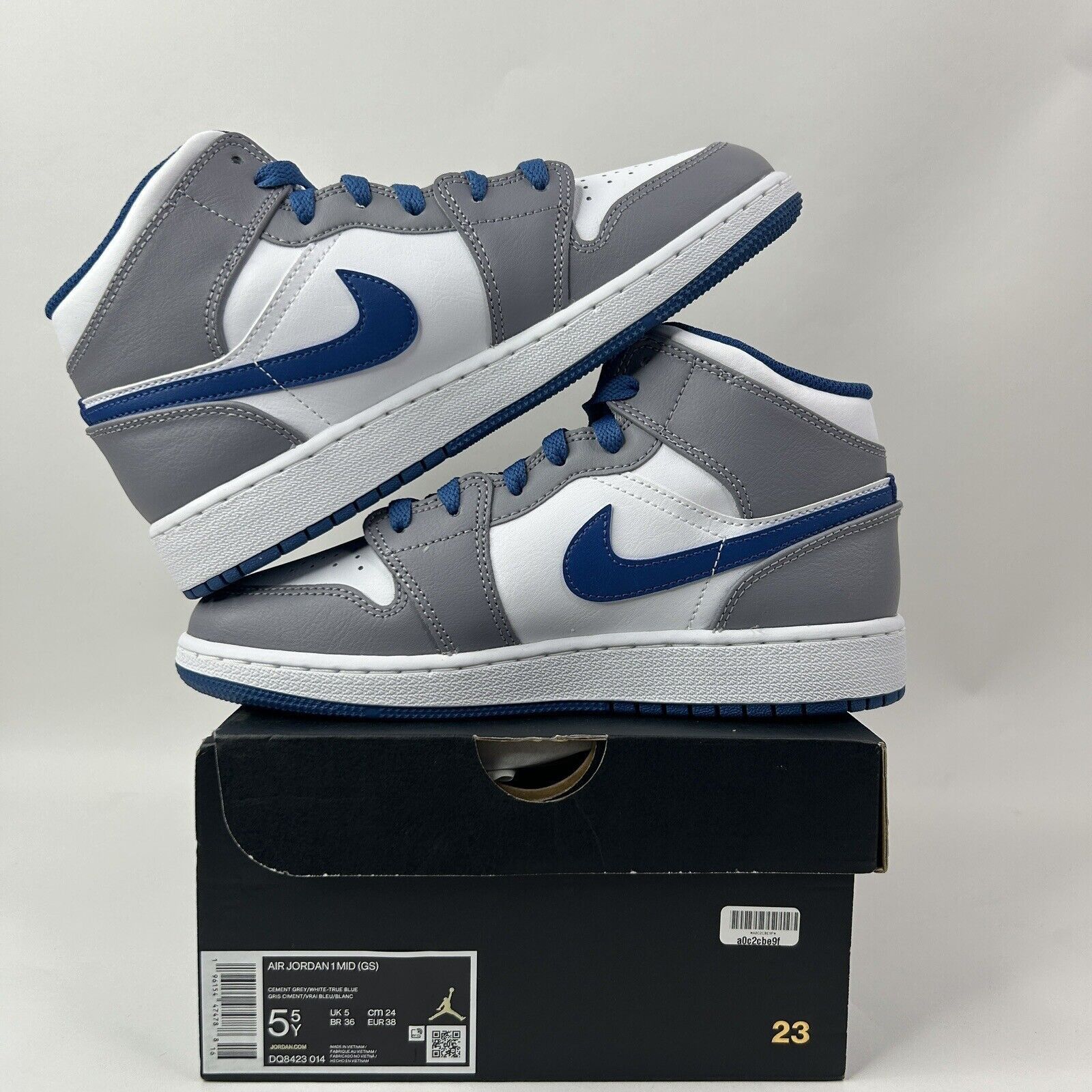 Nike Nike Air Jordan 1 Mid GS “Cement Grey/True Blue" 2024 Size US 7 / IT 37 - 3 Thumbnail