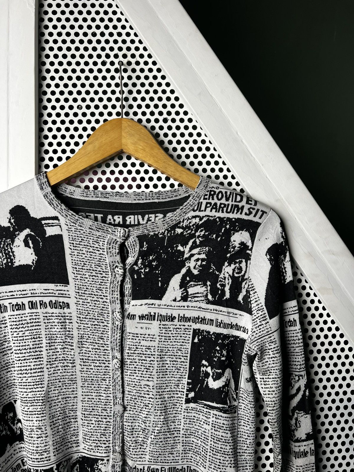 Balenciaga 2017 Balenciaga Newspaper Knit Cardigan Size US XS / EU 42 / 0 - 3 Thumbnail