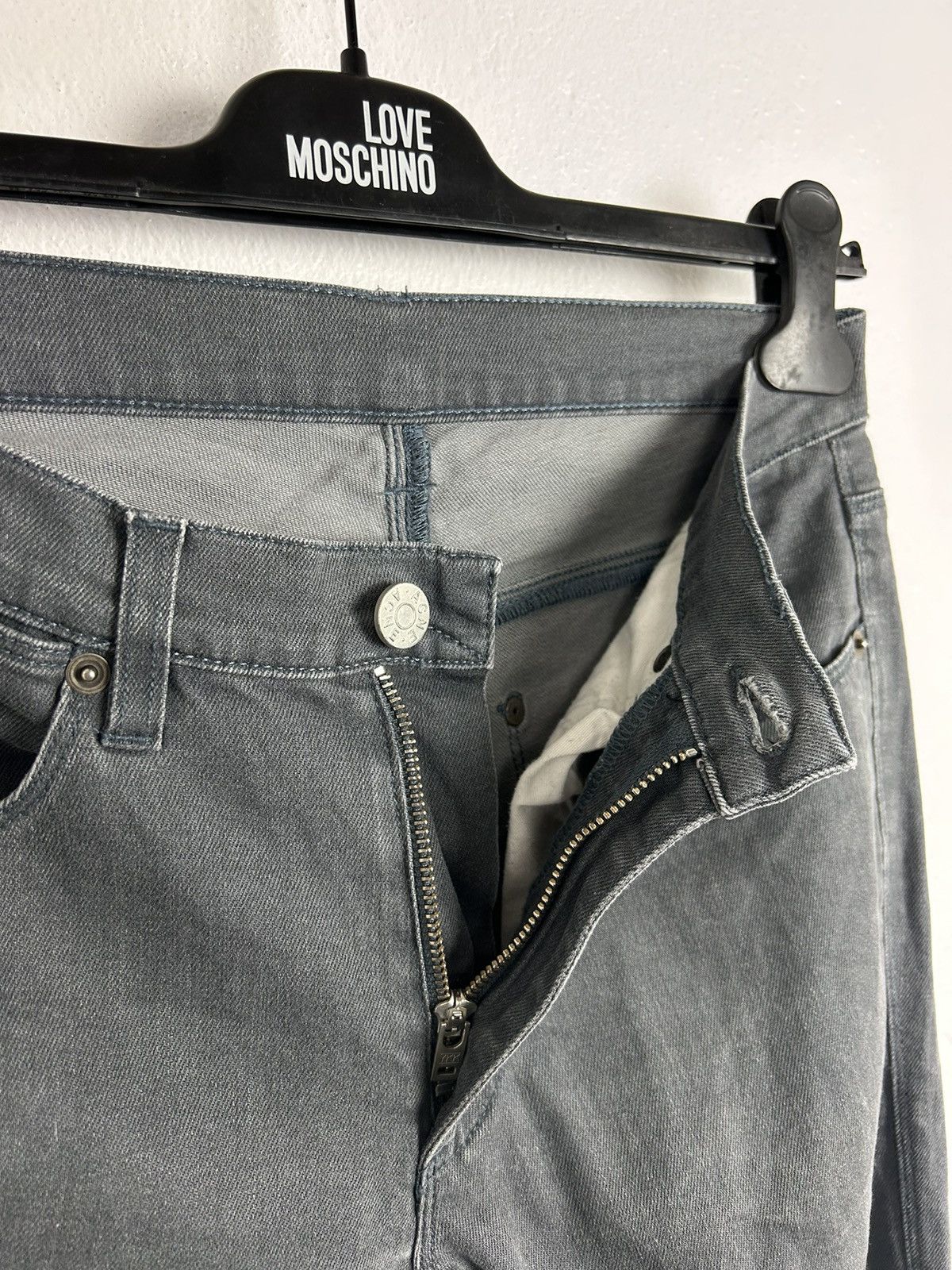 Acne Studios Acne Studios Max Darko Slim Leg Jeans In Grey 28/32 Size US 28 / EU 44 - 5 Thumbnail