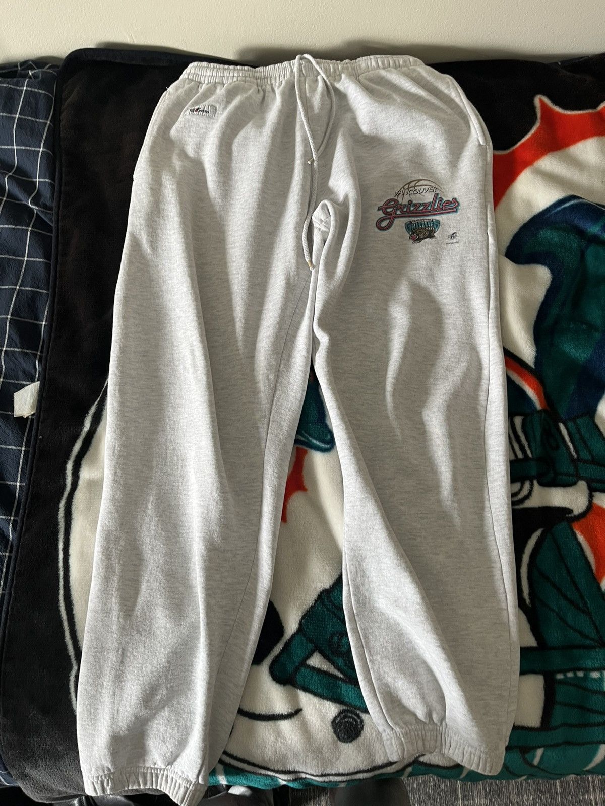 NBA × Vintage Vintage Vancouver Grizzlies sweatpants Raven’s Athletics Size US 30 / EU 46 - 1 Thumbnail