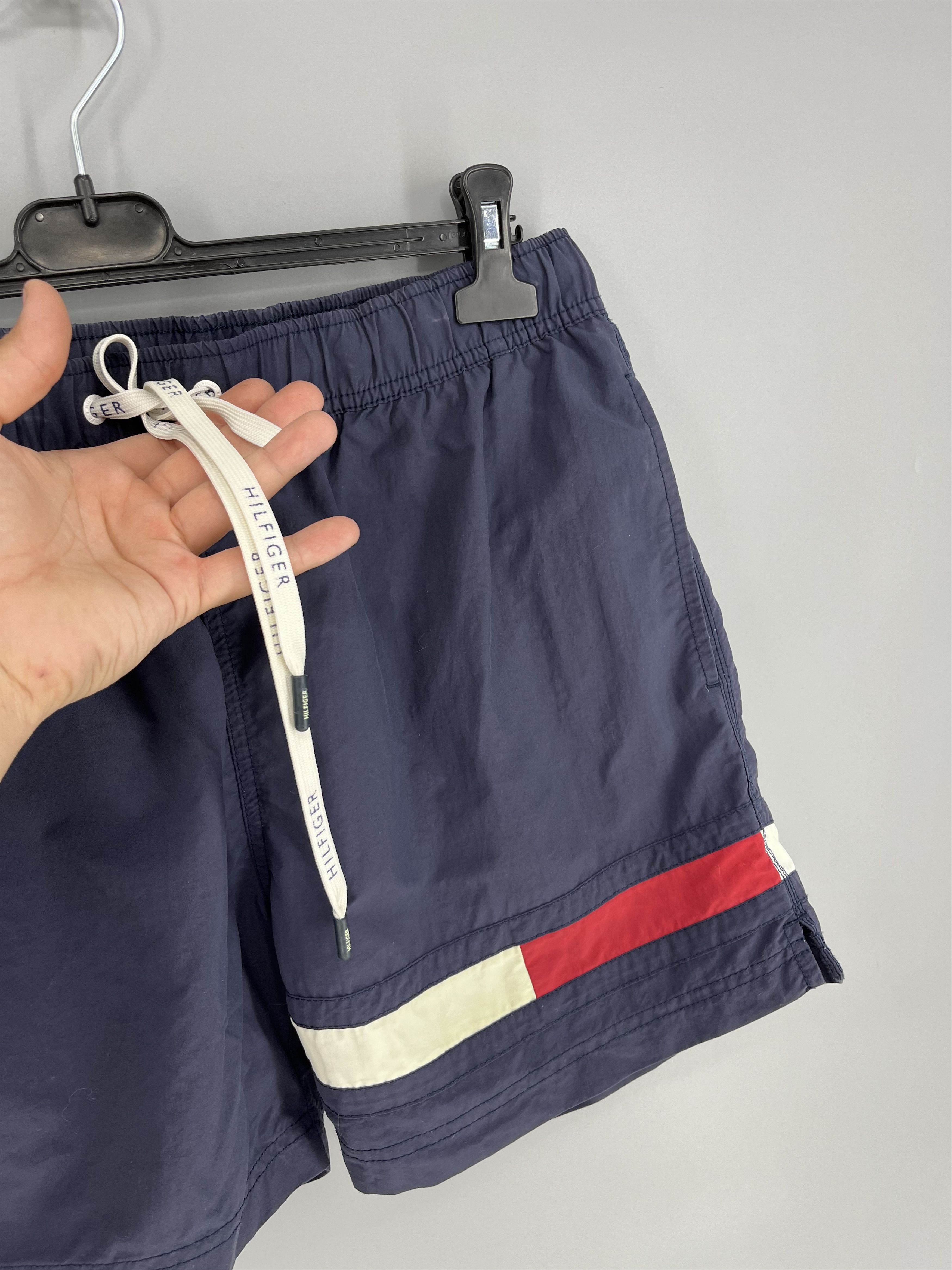 Tommy Hilfiger 90s Vintage Tommy Hilfiger Navy Nylon Big Logo Shorts Travis Size US 36 / EU 52 - 5 Thumbnail