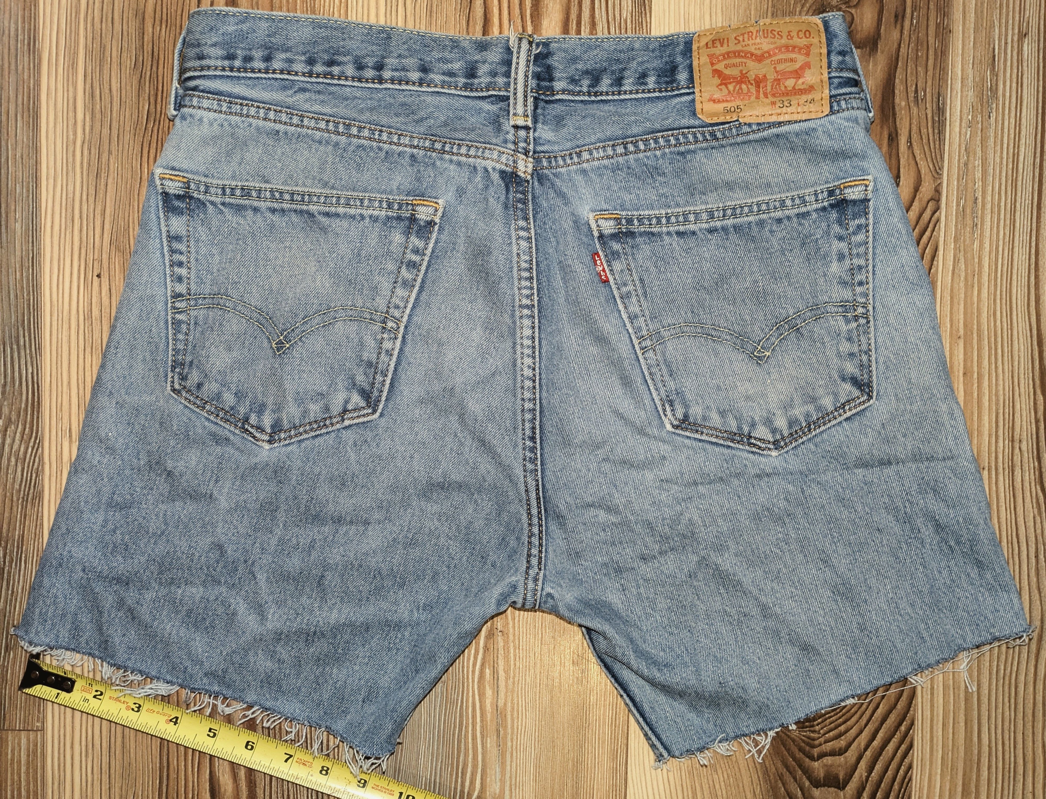 Levi's Tastefully Short Jorts Size US 33 - 2 Thumbnail