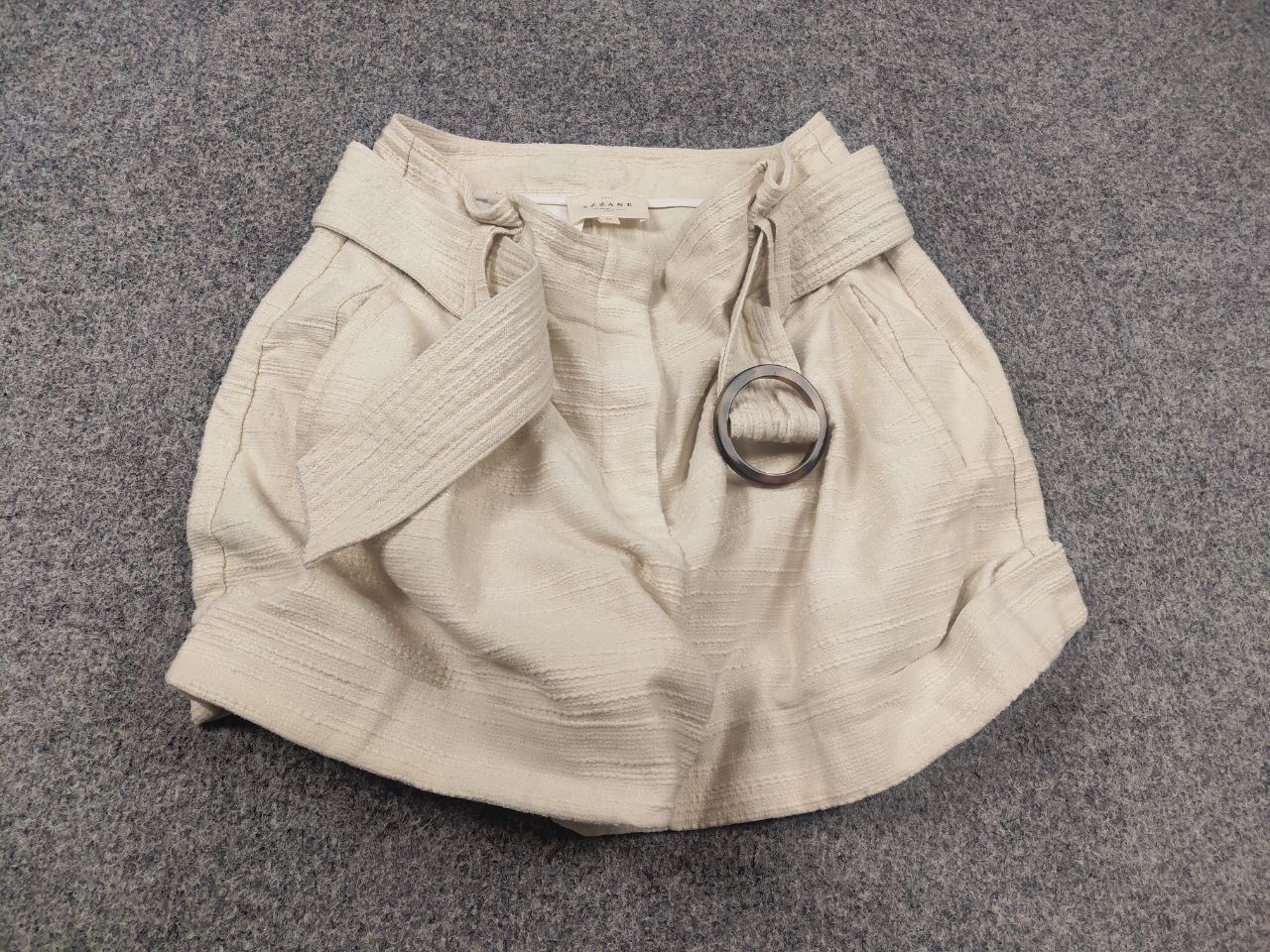 Sezane Sezane Design Rome Beige Belted Cuff Shorts buckle high-rise Size 27" / US 4 / IT 40 - 5 Thumbnail