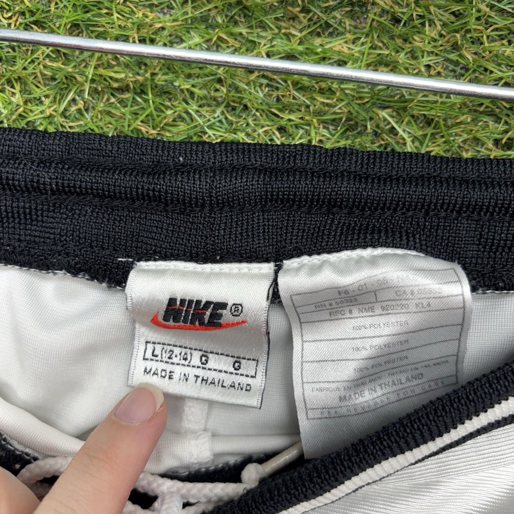 Nike VINTAGE Nike Shorts Mens L White Satin Lined 6" Inseam Basketball Dazzle Y2k Size US 33 - 4 Thumbnail