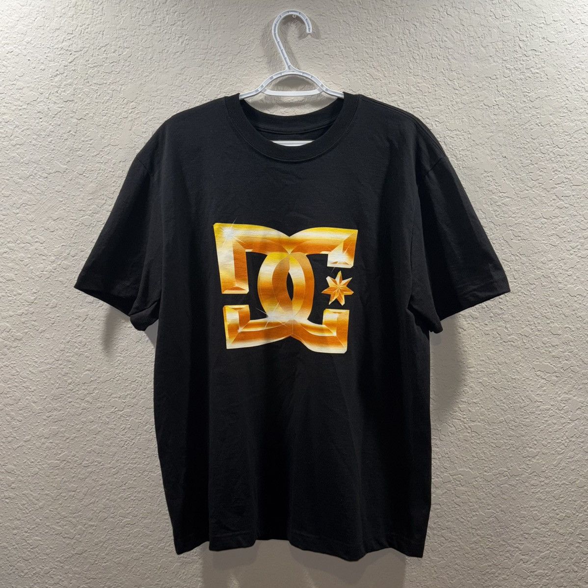 DC DC Shoes Tee Gold big logo Size US M / EU 48-50 / 2 - 1 Thumbnail