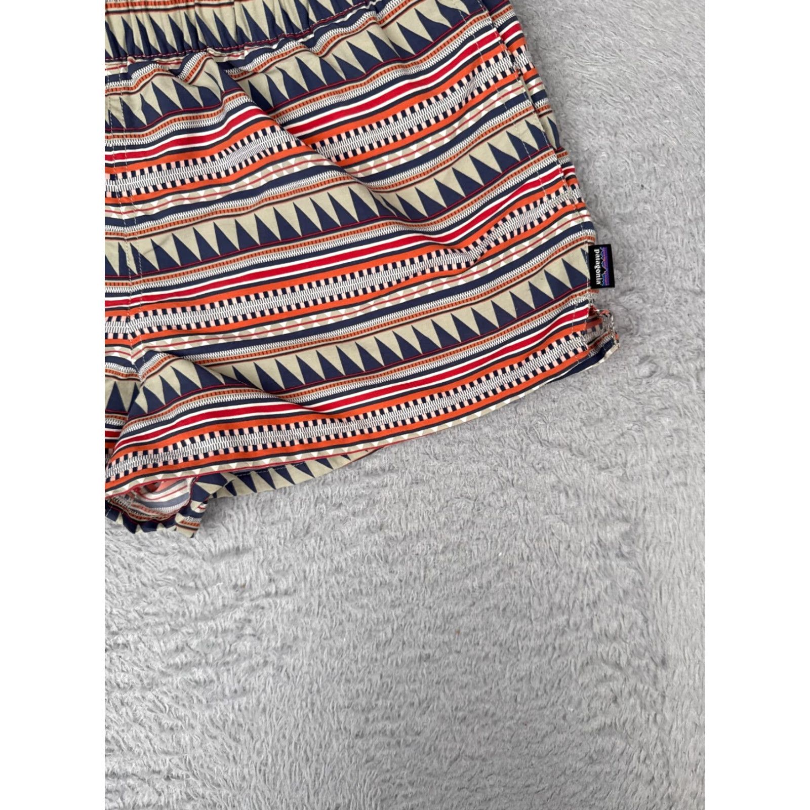 Patagonia Patagonia Shorts Womens Large Red Beige Baggies 2.5" Lined Southwest Pattern - Cotton Blend Nylon | 34" Waist | Activewear, Travel, Casual | Womens Size 36" / US 14 / IT 50 - 2 Thumbnail