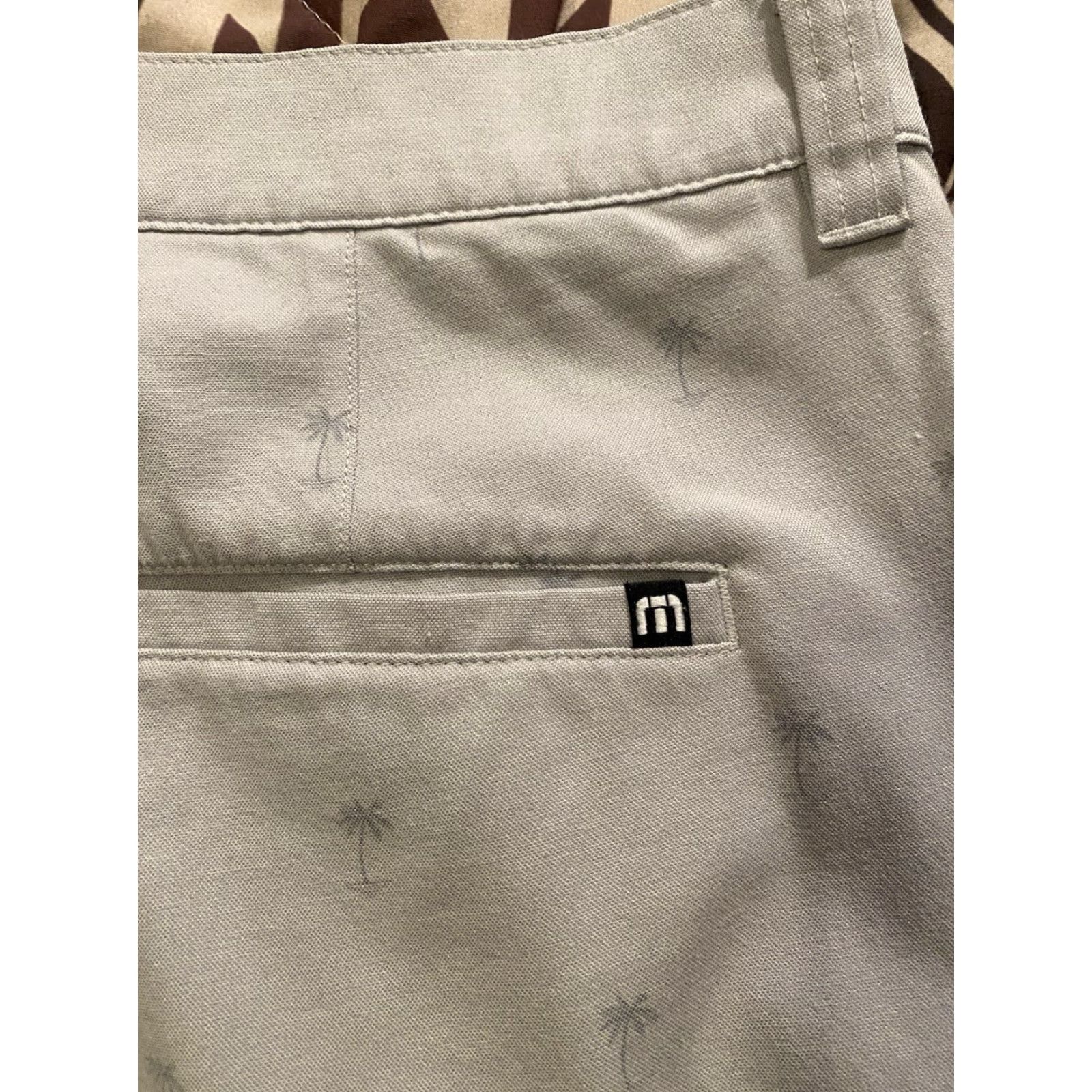 TravisMathew Travis Mathew Shorts Palm Tree Golf Performance Gray 10” Inseam Men’s Size 36 Size US 36 / EU 52 - 3 Thumbnail