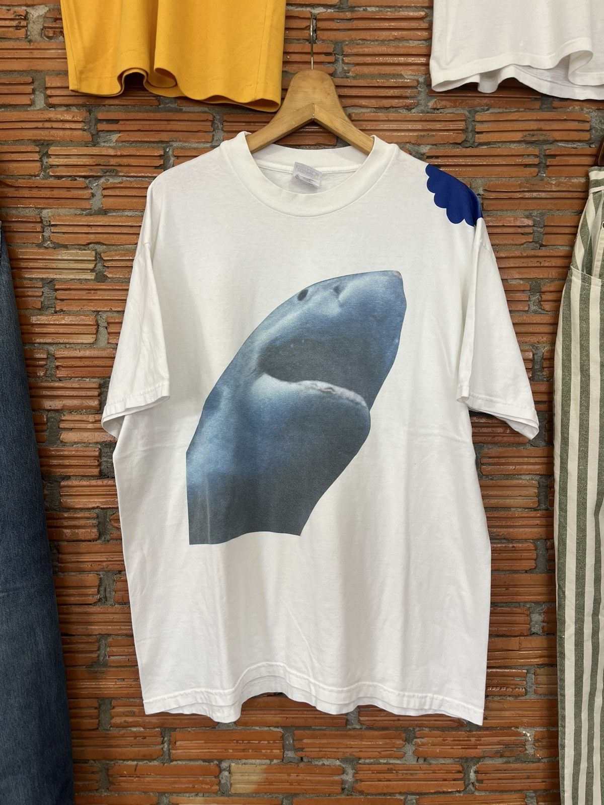 Arts & Science Vintage SHARK I Want a Bite Of Blue Water Sea Foods 90’s Size US XL / EU 56 / 4 - 2 Thumbnail
