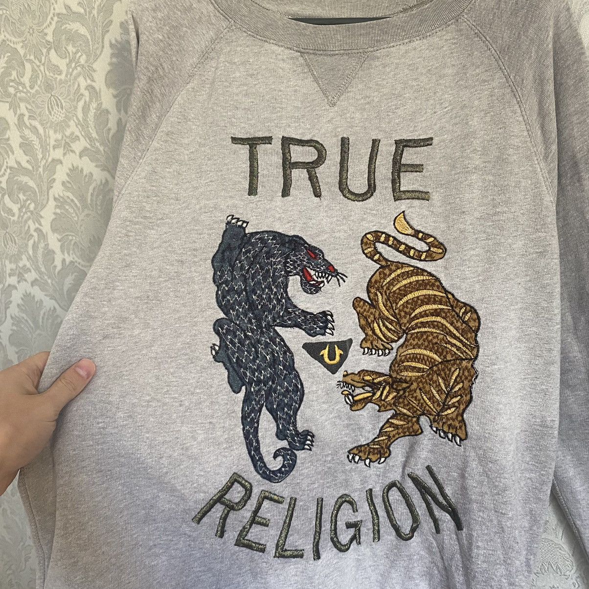 True Religion True Religion Embroidered Tiger and Panther Sweatshirt Size US L / EU 52-54 / 3 - 2 Thumbnail