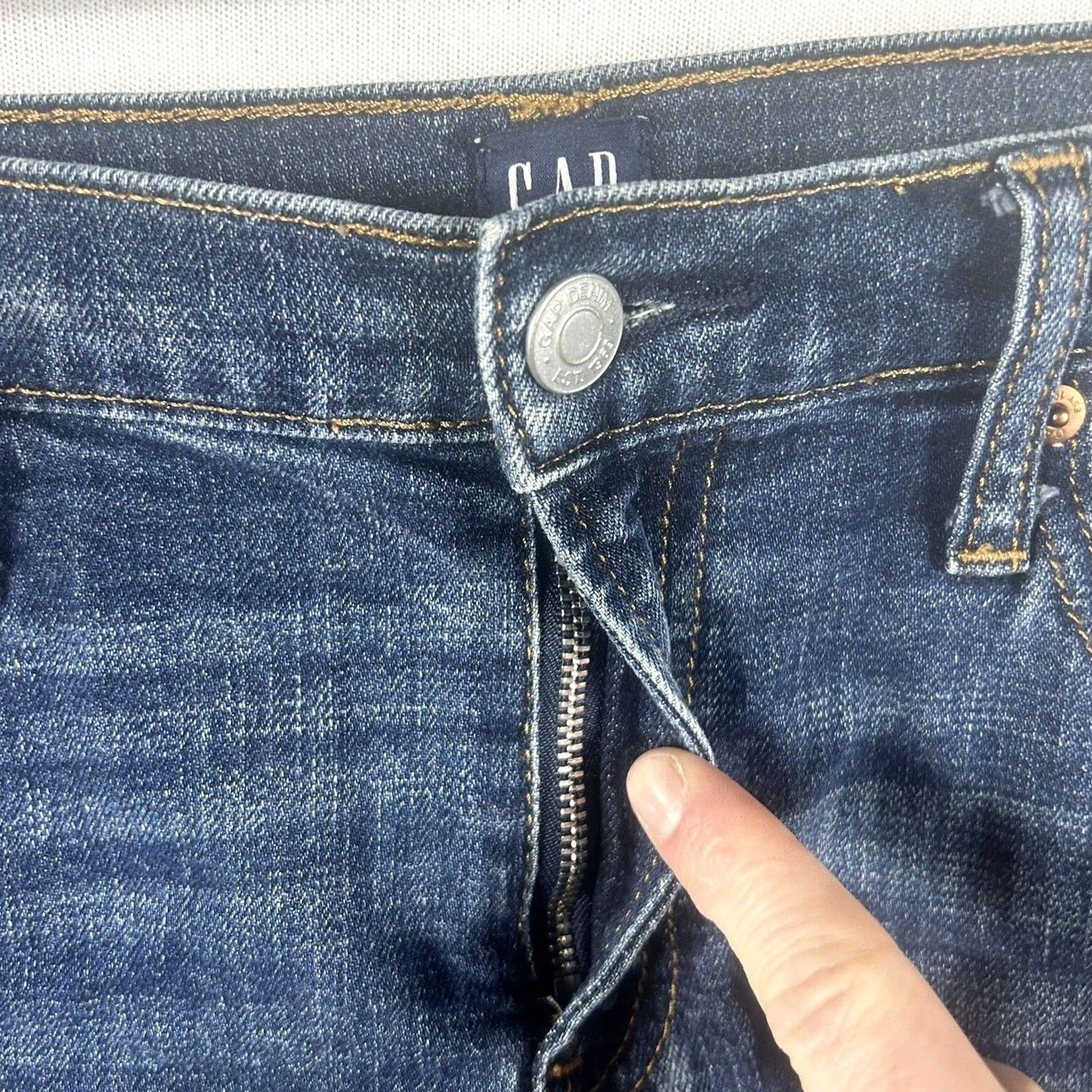 Gap Gap Jeans 5" ShortS 28 Tall Blue Cutoff Boyfriend Medium Wash Mid Rise Denim Women Adult RegularRise Denim Shorts Size 28" / US 6 / IT 42 - 2 Thumbnail
