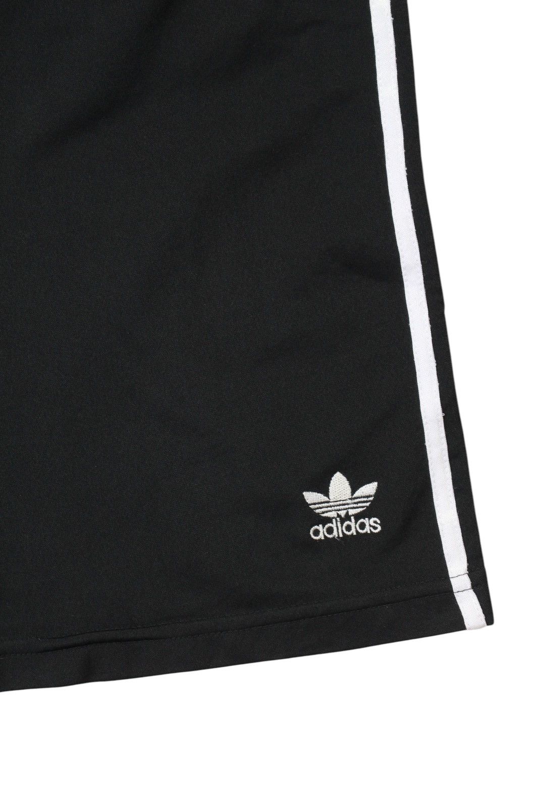 Adidas 1990S ADIDAS 3 STRIPED SHORTS Size US 36 / EU 52 - 3 Thumbnail