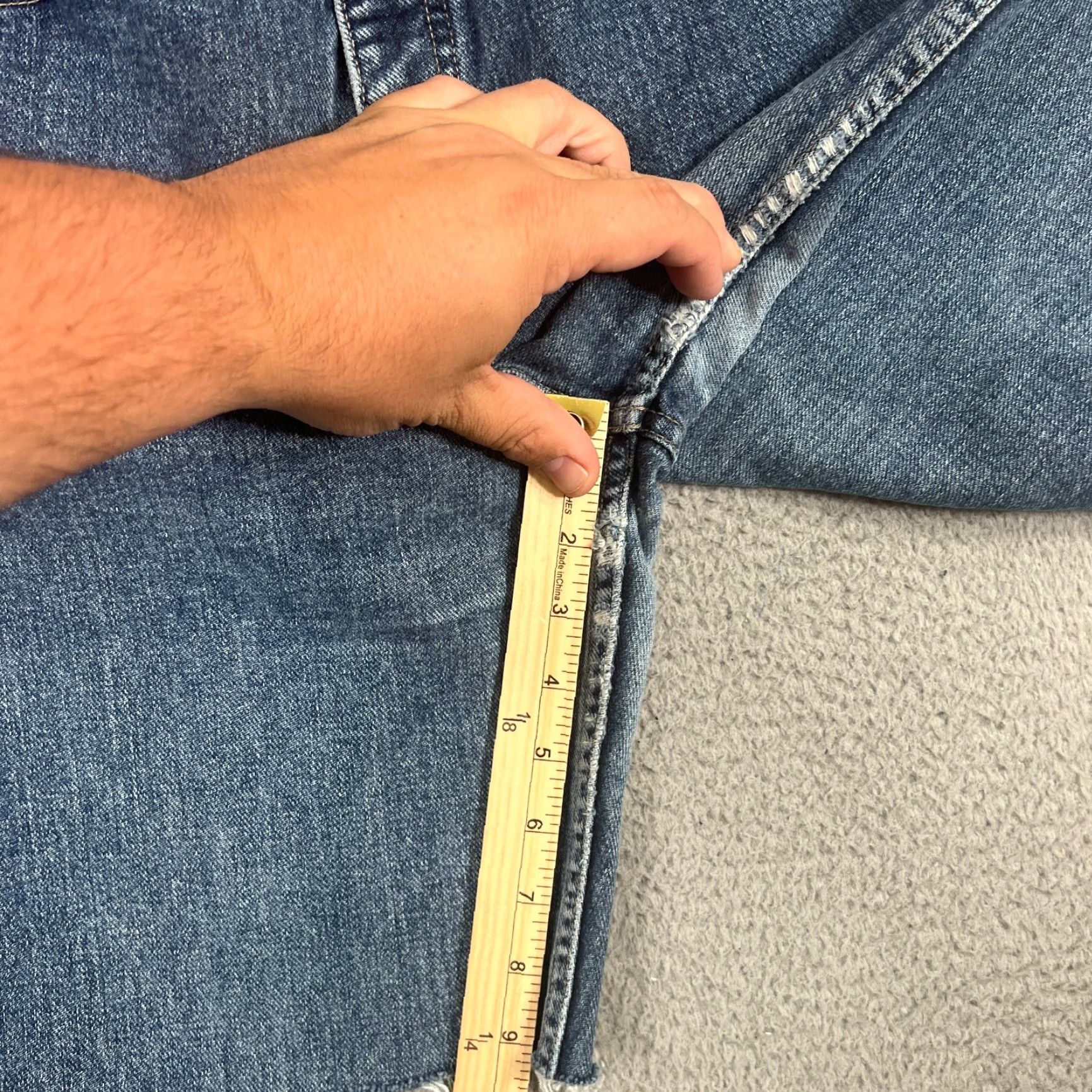 Guess VINTAGE GUESS Jeans Shorts Men 30 Light Blue Distressed Cut Off 9" Inseam USA Denim 5-Pocket Rocker Retro Biker Casual Mens Size US 30 / EU 46 - 3 Thumbnail