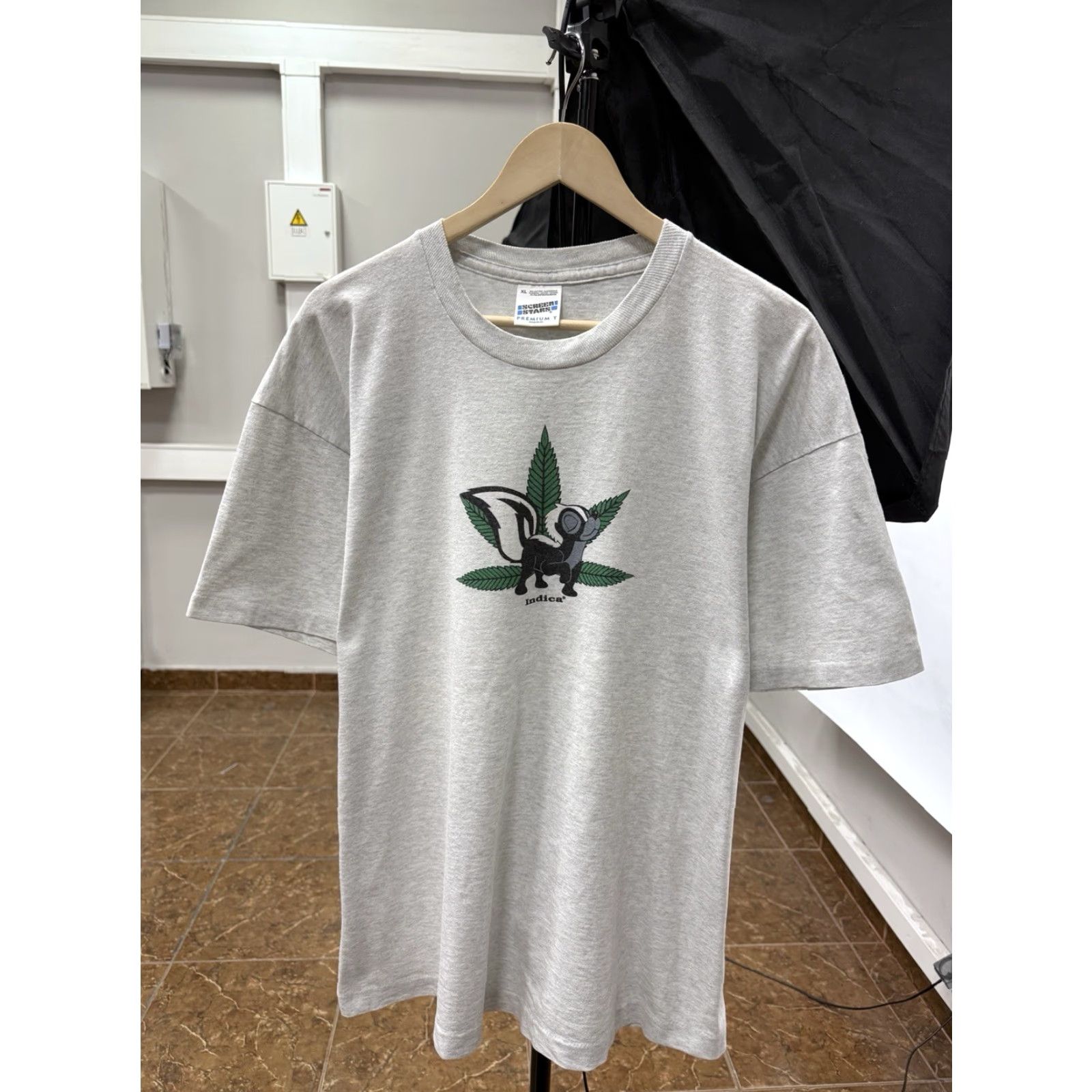 Fruit Of The Loom VINTAGE 90s Indica Skunk Weed 420 Marijuana Cannabis T-Shirt Mens XL Gray Fruit of the Loom Shirt Size US XL / EU 56 / 4 - 2 Thumbnail
