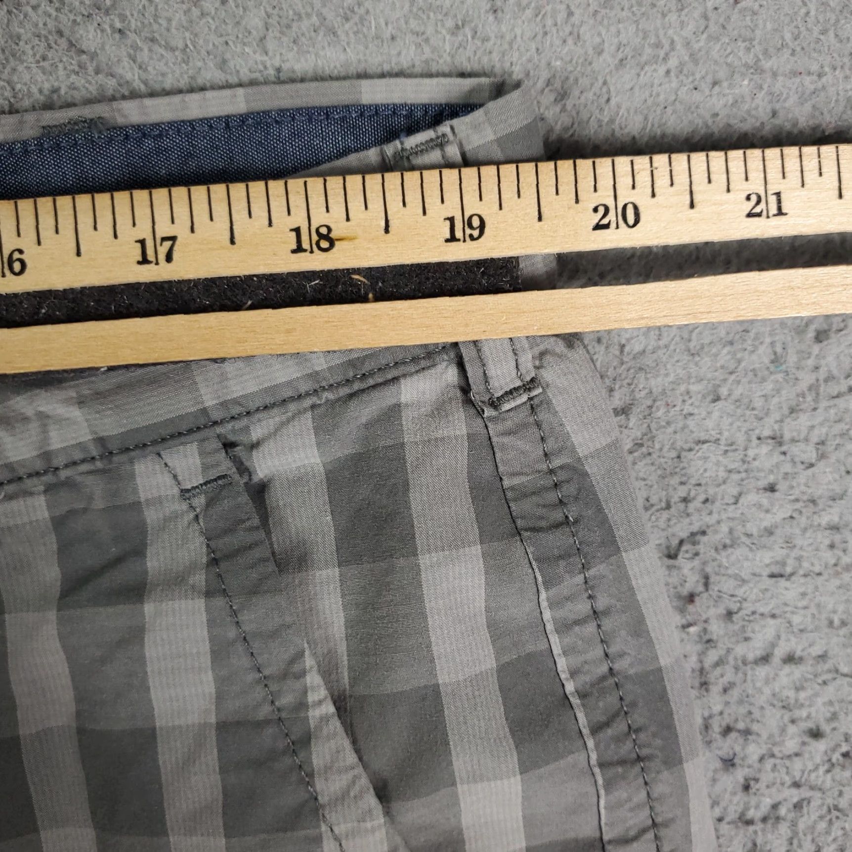 Tommy Hilfiger VINTAGE Tommy Hilfiger Shorts Mens Size 38 Flat Front Chinos Gray Plaid Casual Size US 38 / EU 54 - 4 Thumbnail