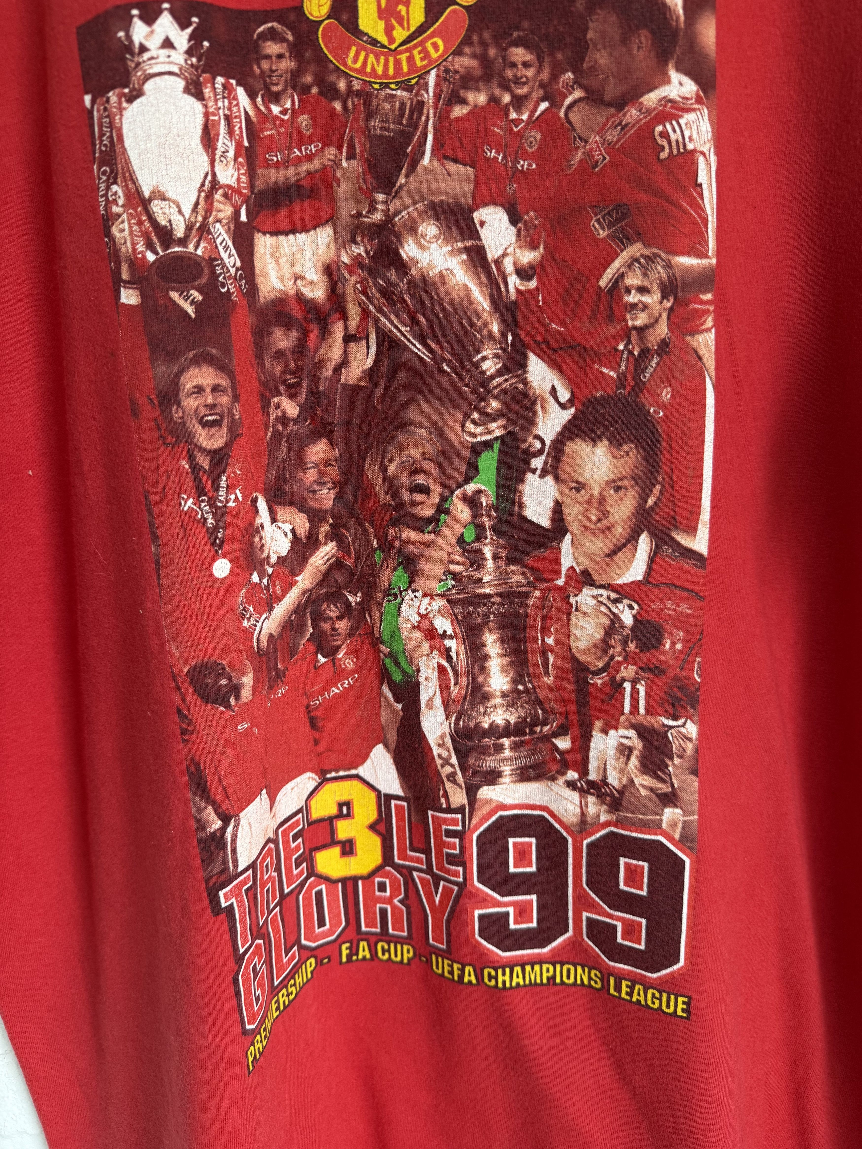 Vintage Vintage 1999 Manchester united triple glory football t-shirt Size US L / EU 52-54 / 3 - 4 Thumbnail