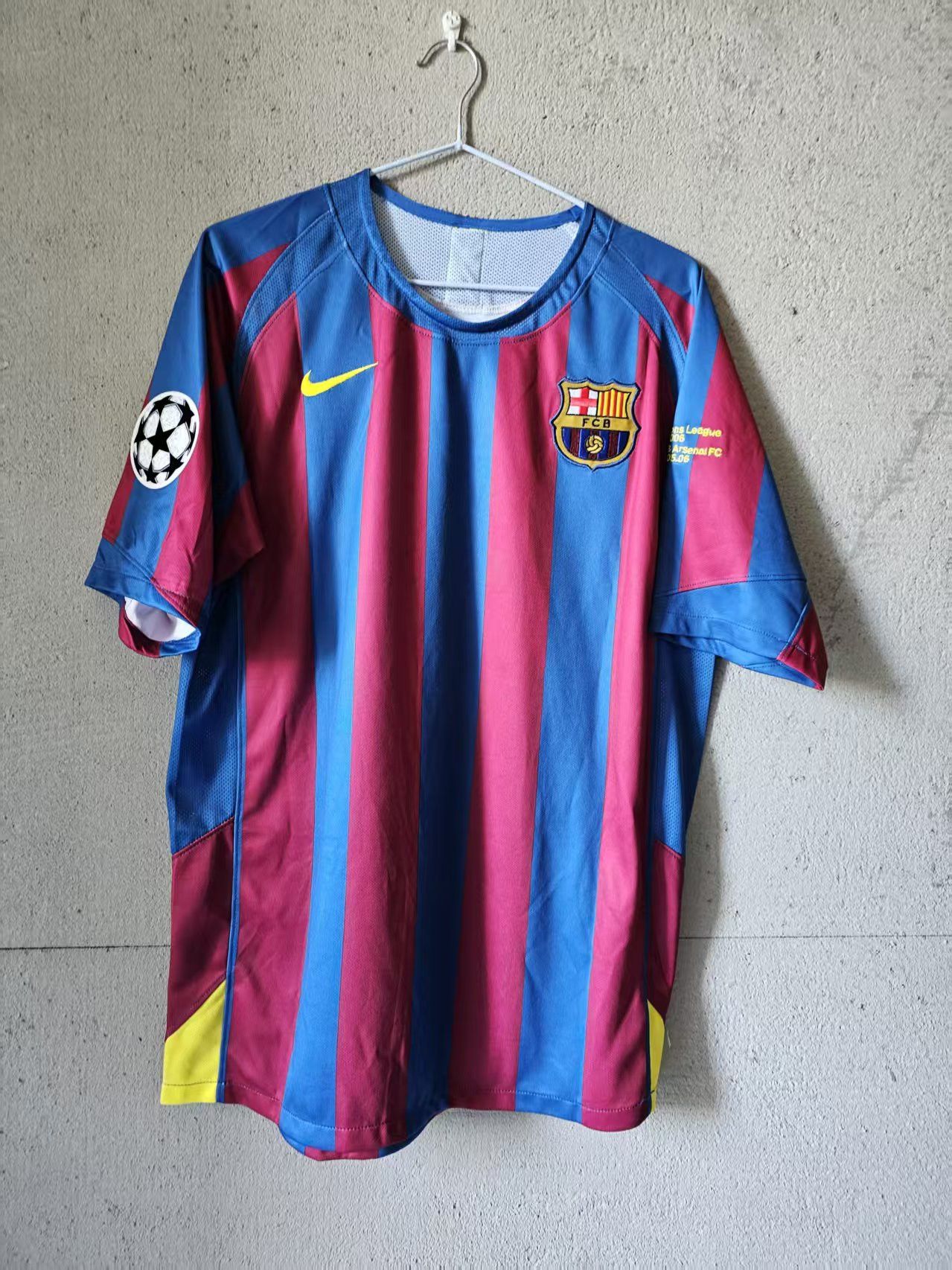 Other 2006 Barcelona #10 Ronaldinho Jersey Size US S / EU 44-46 / 1 - 2 Thumbnail
