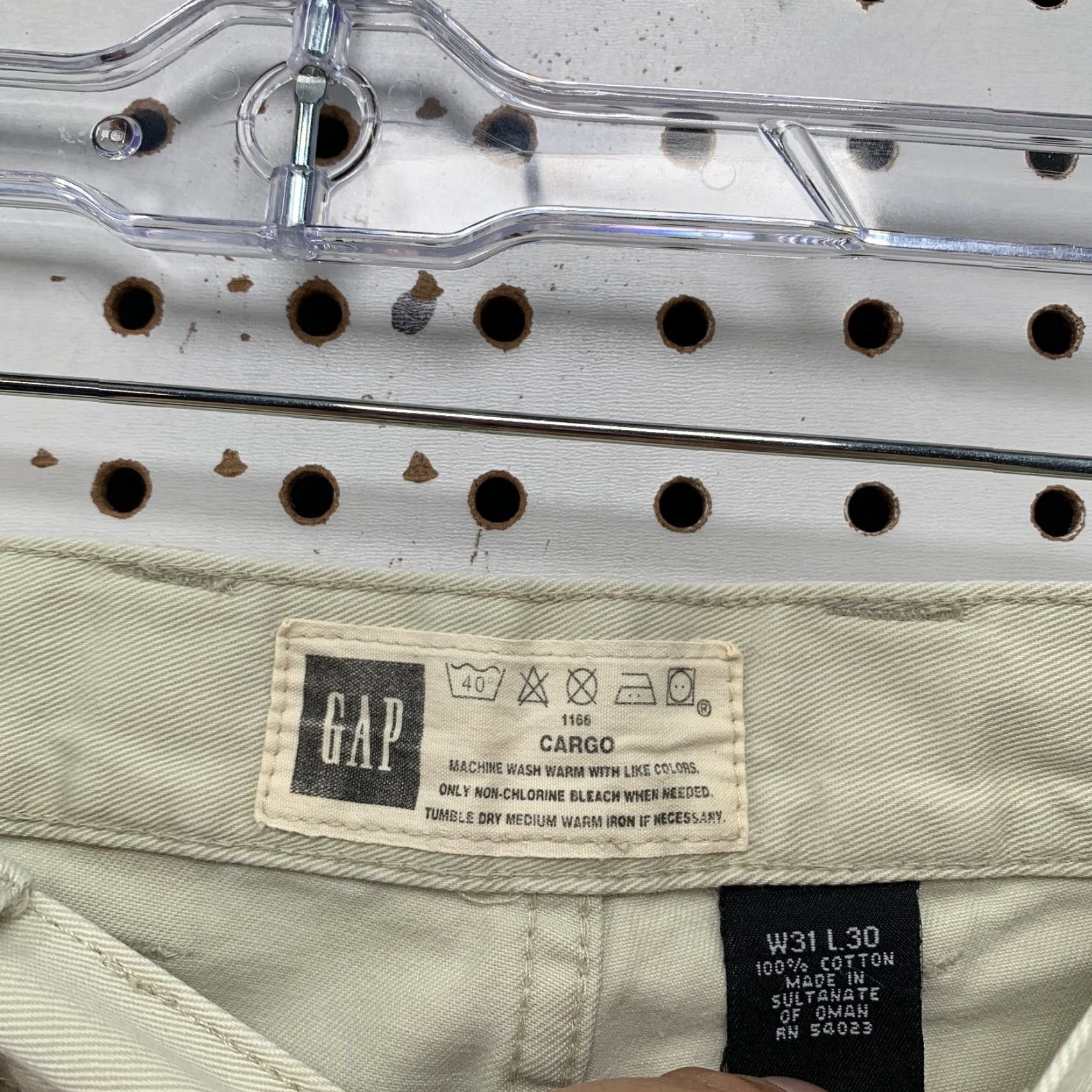 Gap VINTAGE Gap Cargo Pants Mens 30x28 Beige Baggy Y2K Skater Punk Mall 1969 30x28 Cargo Pants Womens Mens Girls Size US 30 / EU 46 - 5 Thumbnail