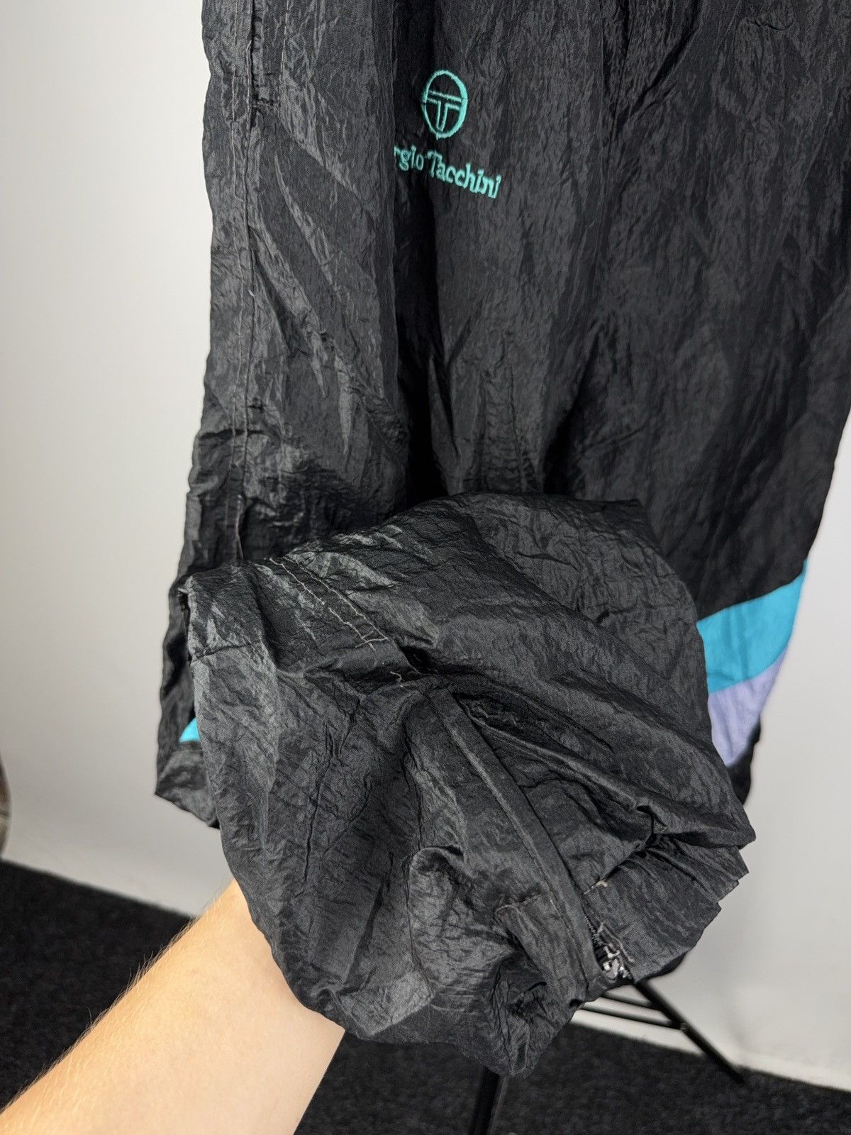 Sergio Tacchini Vintage Sergio Tacchini Crinkle Nylon Track Pants Y2K L Size US 36 / EU 52 - 6 Thumbnail