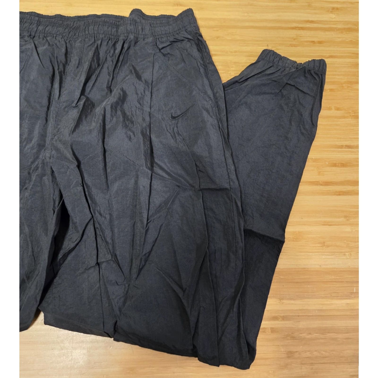 Nike VINTAGE Nike Pants Mens XL Black Nylon Track Windbreaker Warm Up Swoosh 90s Size US 36 / EU 52 - 4 Thumbnail