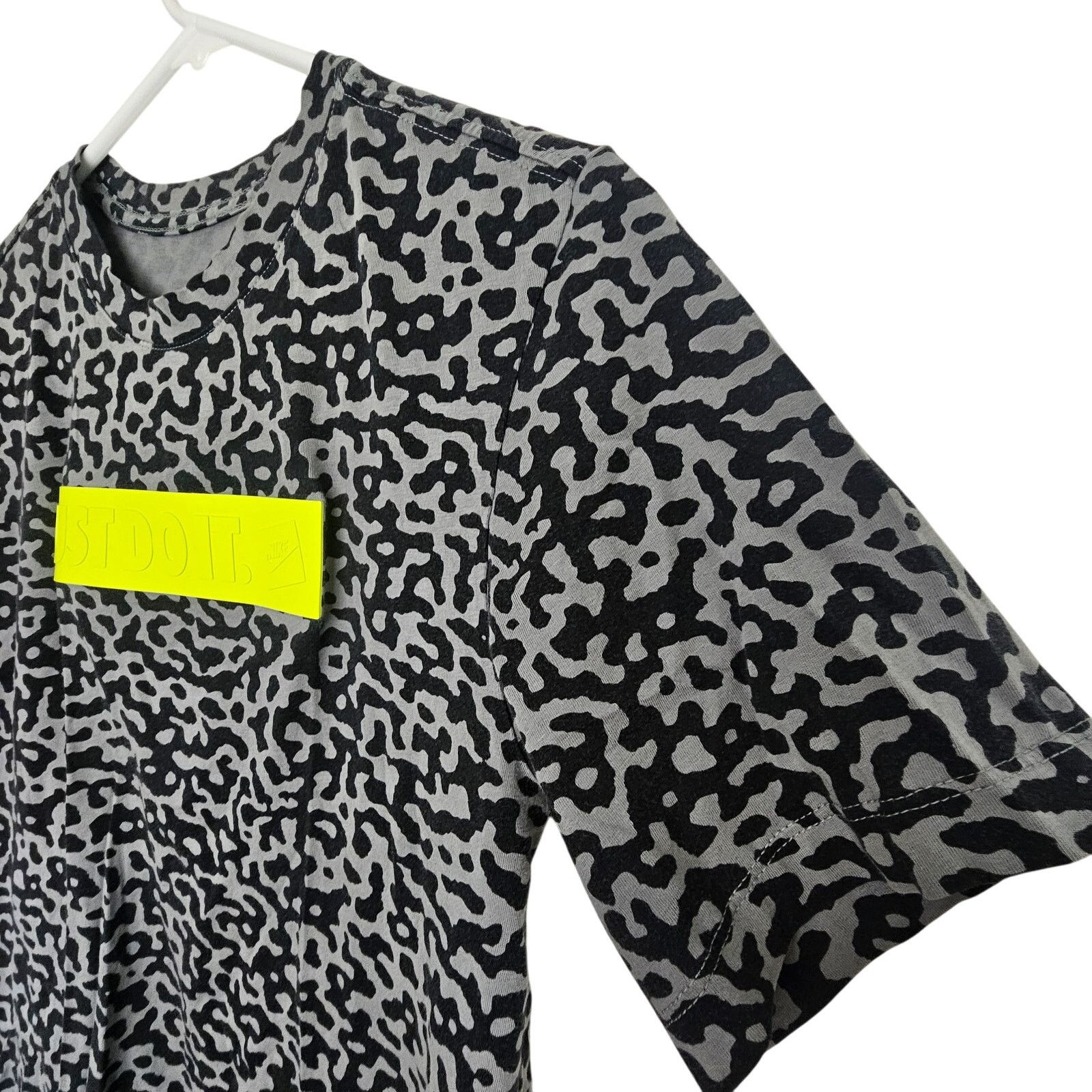 Nike Nike Mens Animal Print Rubber Box Logo Patch Tee Sz S Sports Size US S / EU 44-46 / 1 - 4 Thumbnail