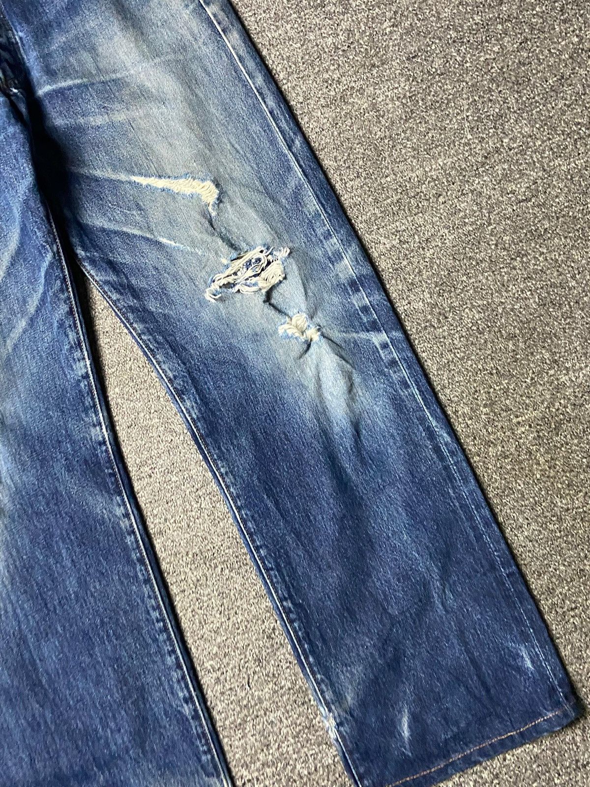 Levi's Levi’s Strauss Co. 501 Distressed Ripped Jeans (162) Size US 31 - 11 Thumbnail
