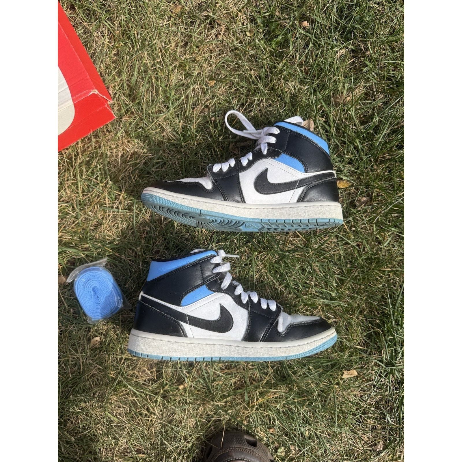 Jordan Brand Air Jordan 1 Mid University Blue W Size 8.5 Women’s Size US 8.5 / IT 38.5 - 2 Thumbnail