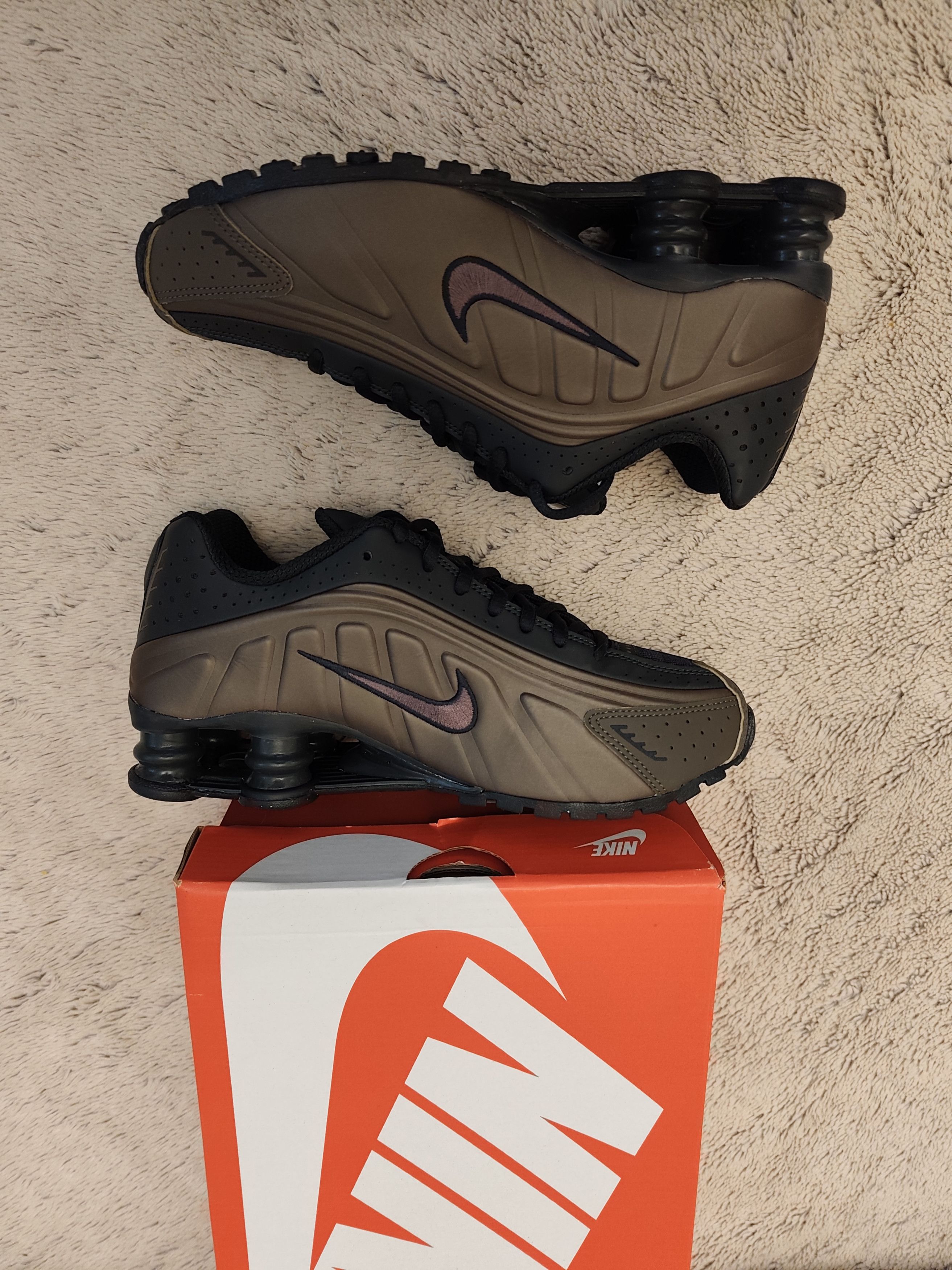 Nike Nike Shox R4 Size US 5.5 / EU 38 - 1 Thumbnail