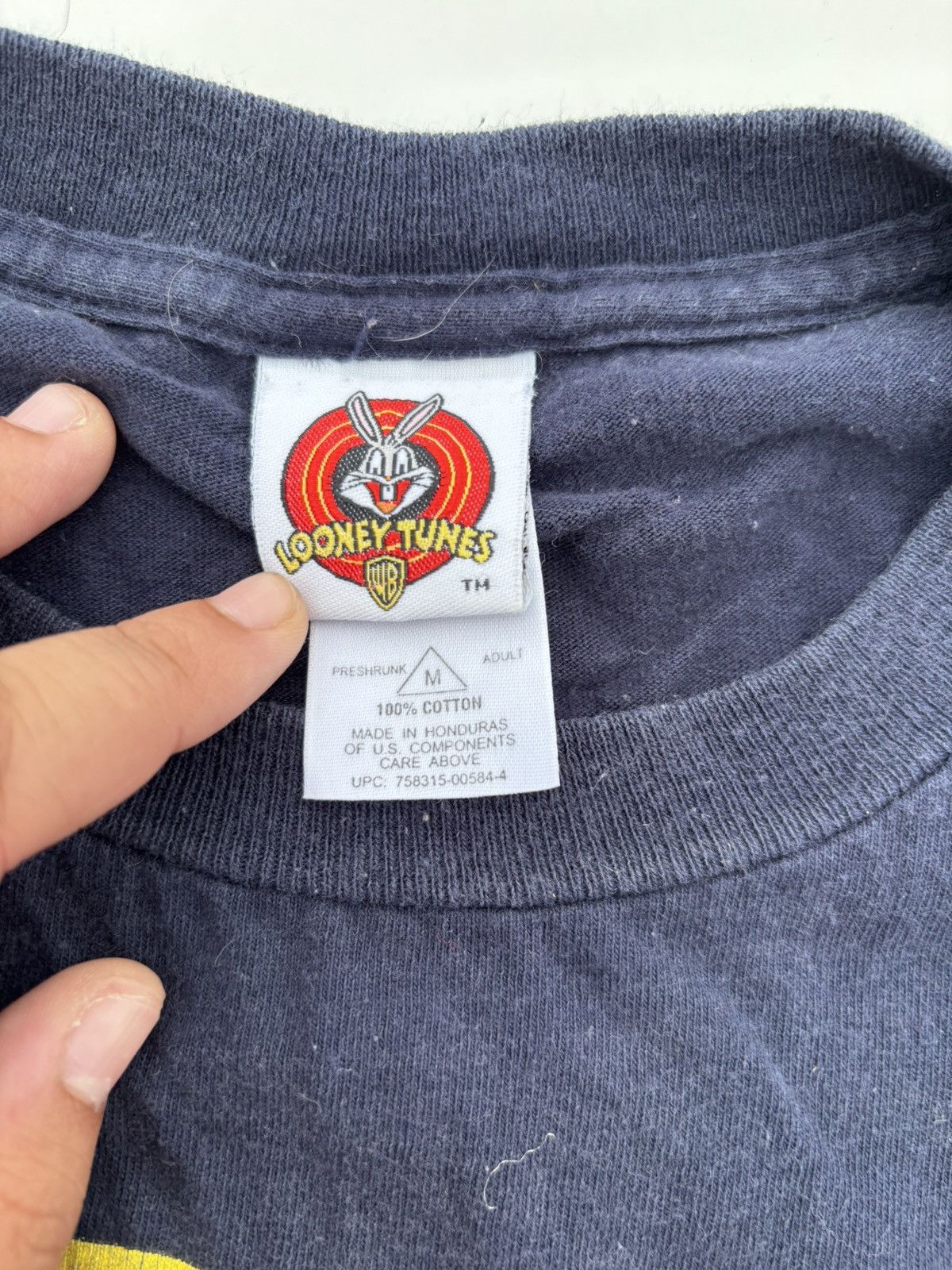 Vintage Vintage Looney Tunes 'Do I Look I Care?' Size US M / EU 48-50 / 2 - 2 Thumbnail
