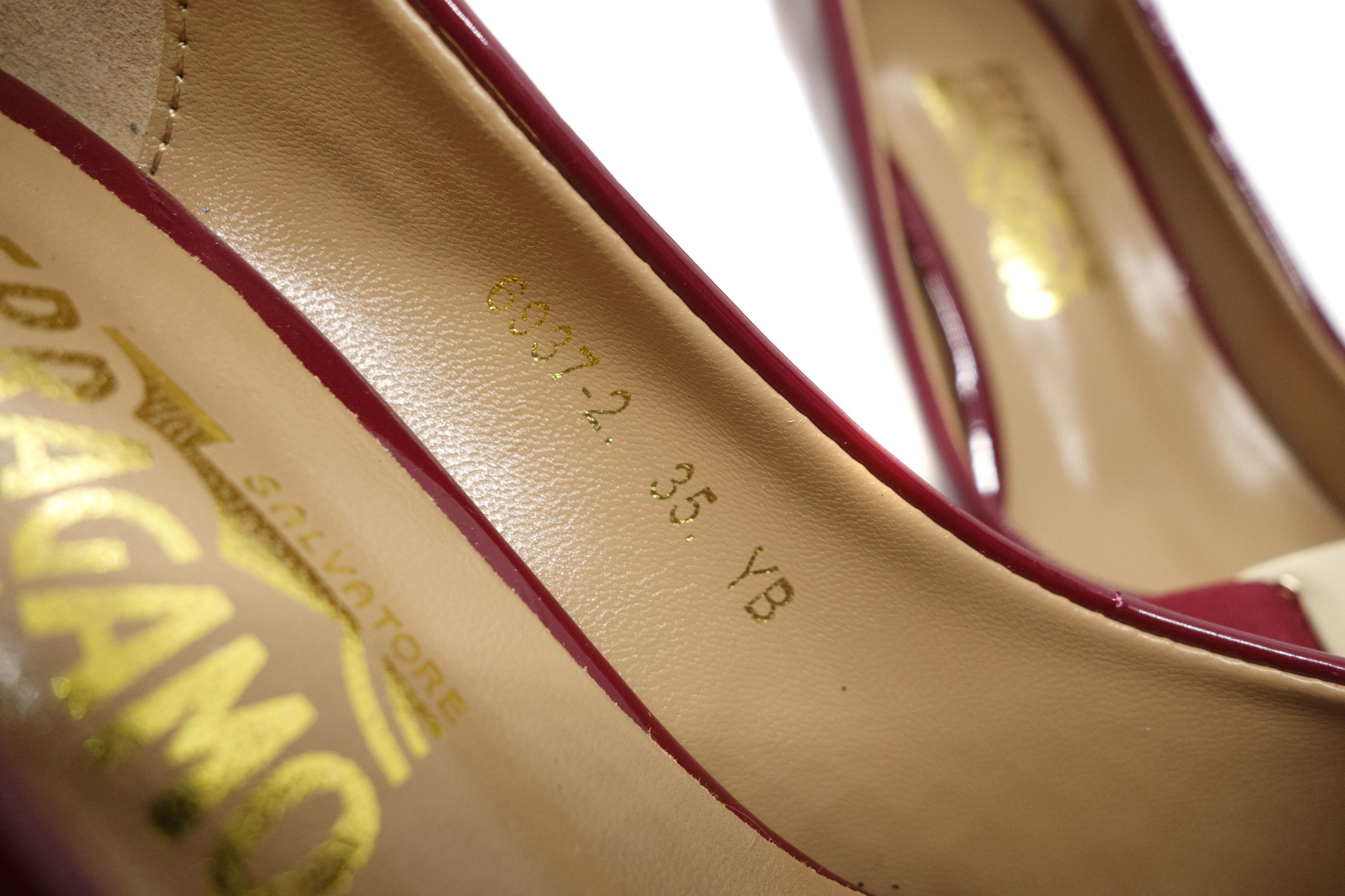 Salvatore Ferragamo 00s Carla 70 Patent Leather Vara Bow Pumps Size US 5 / IT 35 - 11 Thumbnail