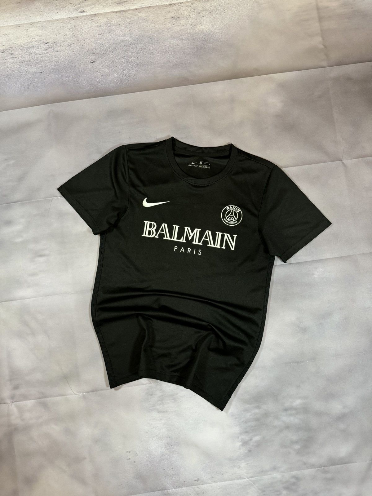 NIKE×PSG x BALMAINコラボサッカー ジャージ パリサンジェルマン｜Yahoo!フリマ（旧PayPayフリマ）