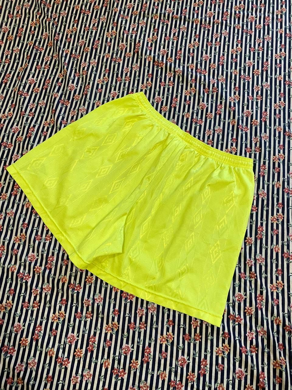Umbro Vintage Umbro Y2K Logo Shorts Size XXL Size US 40 / EU 56 - 16 Thumbnail