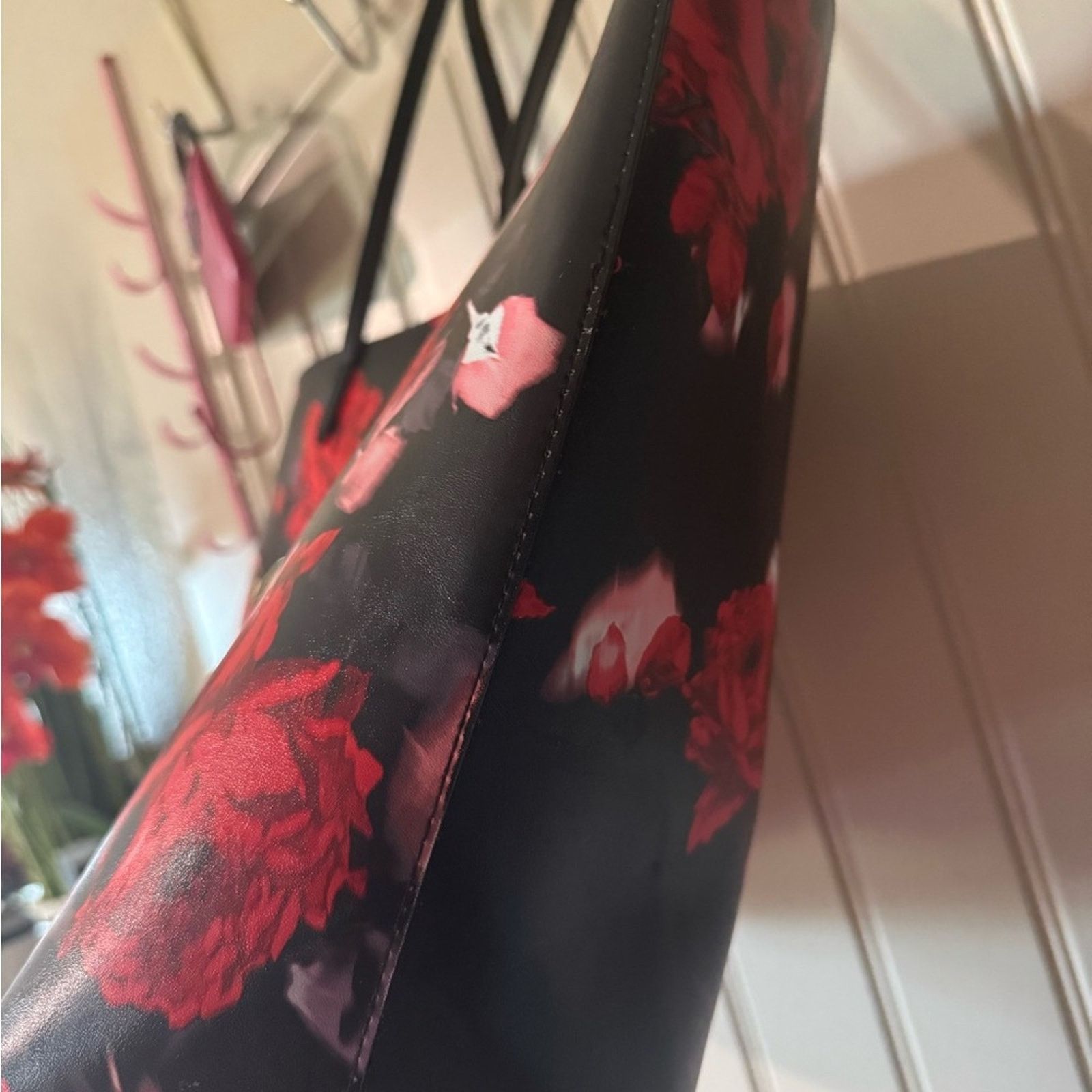 Victoria's Secret VICTORIA’S SECRET Black & Red Rose Floral Tote Size ONE SIZE - 7 Thumbnail