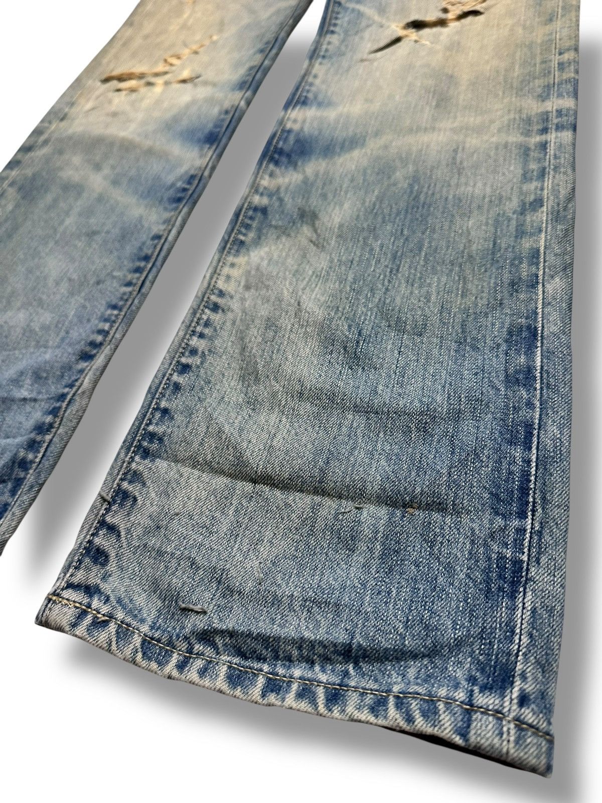 Uniqlo Uniqlo UJ Straight Leg Japan Jean Distressed & Mudwash Faded Size US 33 - 13 Thumbnail