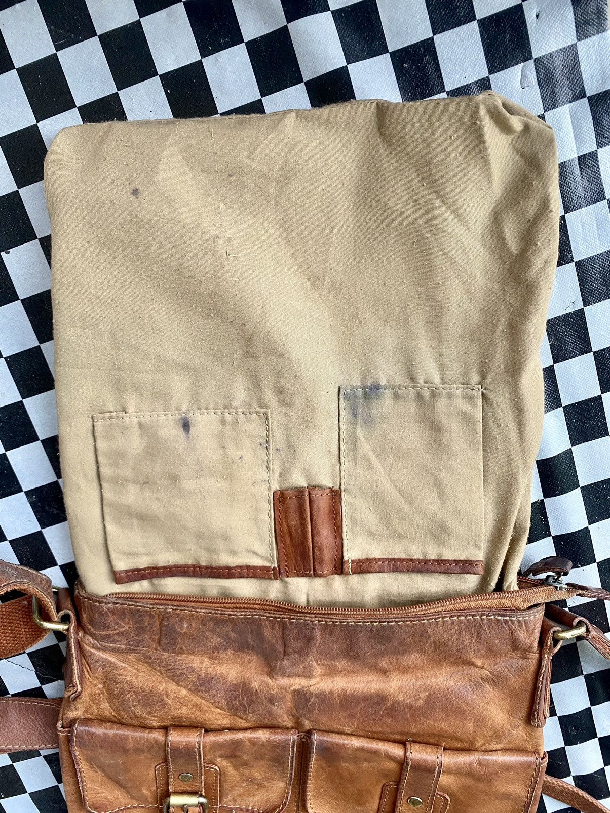 Leather × Vintage Vintage Leather Crossbody bag Oran Leather Australia Size ONE SIZE - 13 Thumbnail