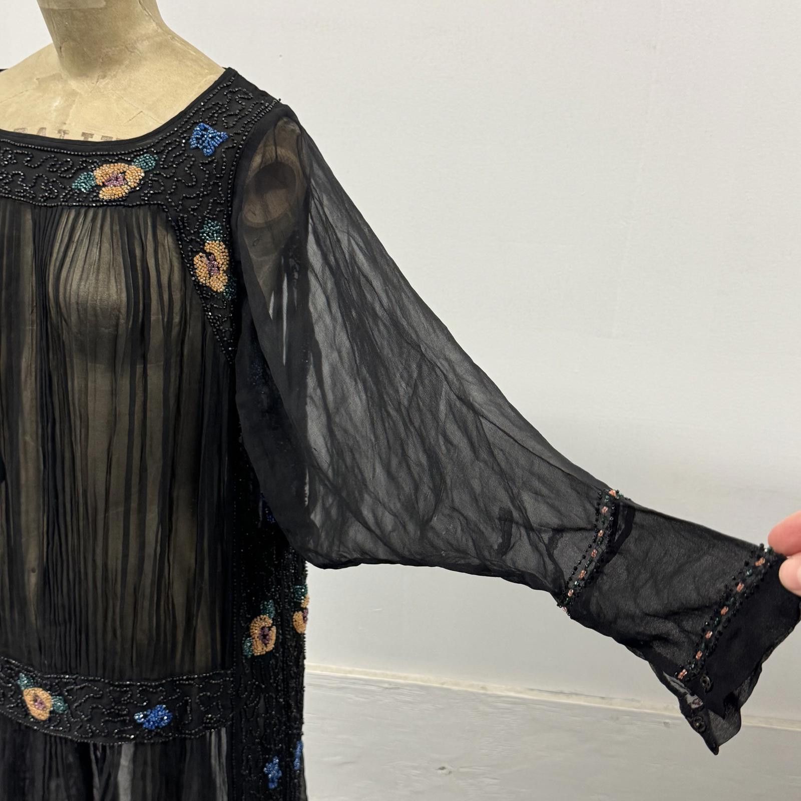Antique Rivet Pristine Vintage Antique 20s Beaded Black Silk Flapper Dress Size S / US 4 / IT 40 - 2 Thumbnail