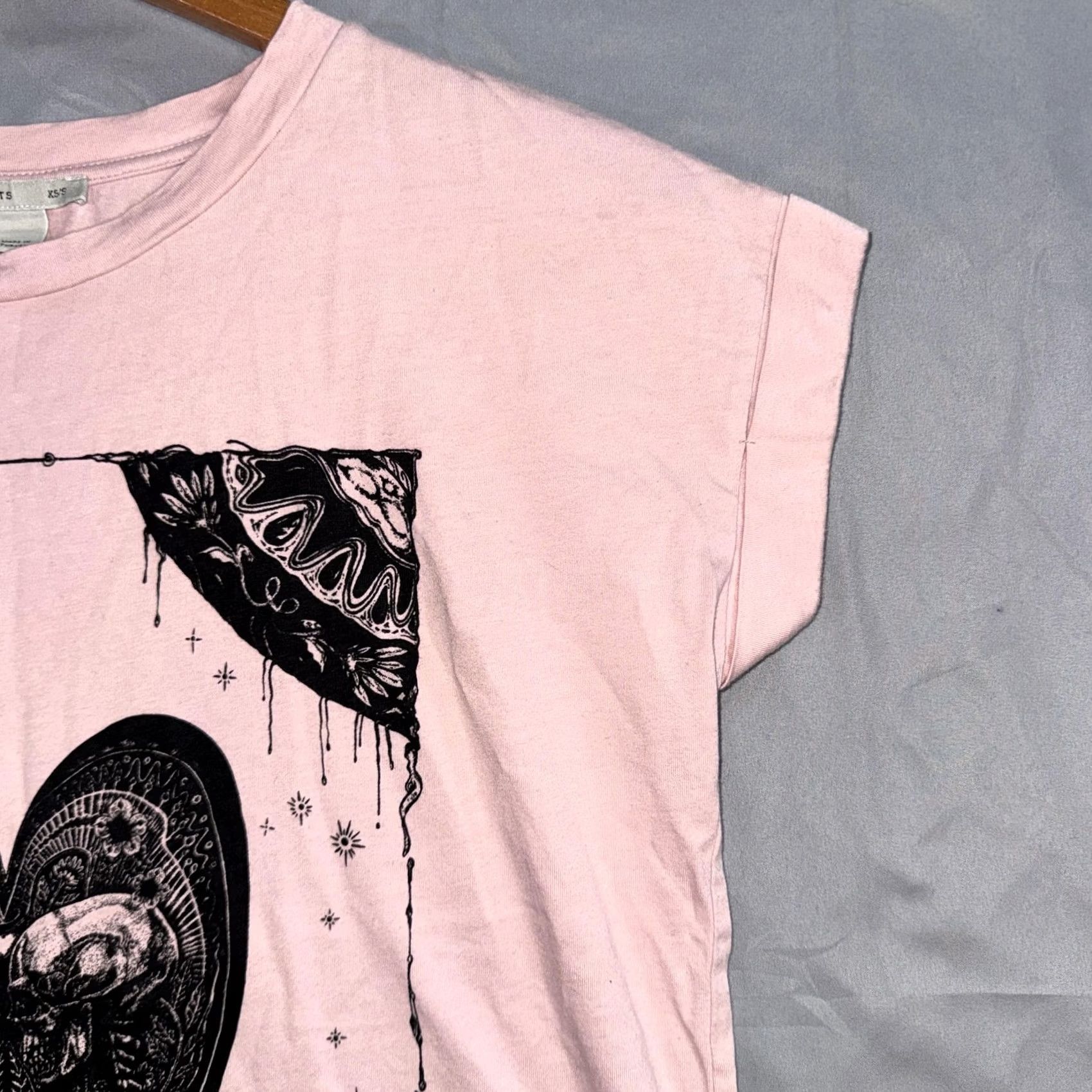 Allsaints AllSaints Shirt Womens XS/S Pink Skull Heart Graphic Boxy Cap Sleeve Gothic Tee Size XS / US 0-2 / IT 36-38 - 5 Thumbnail