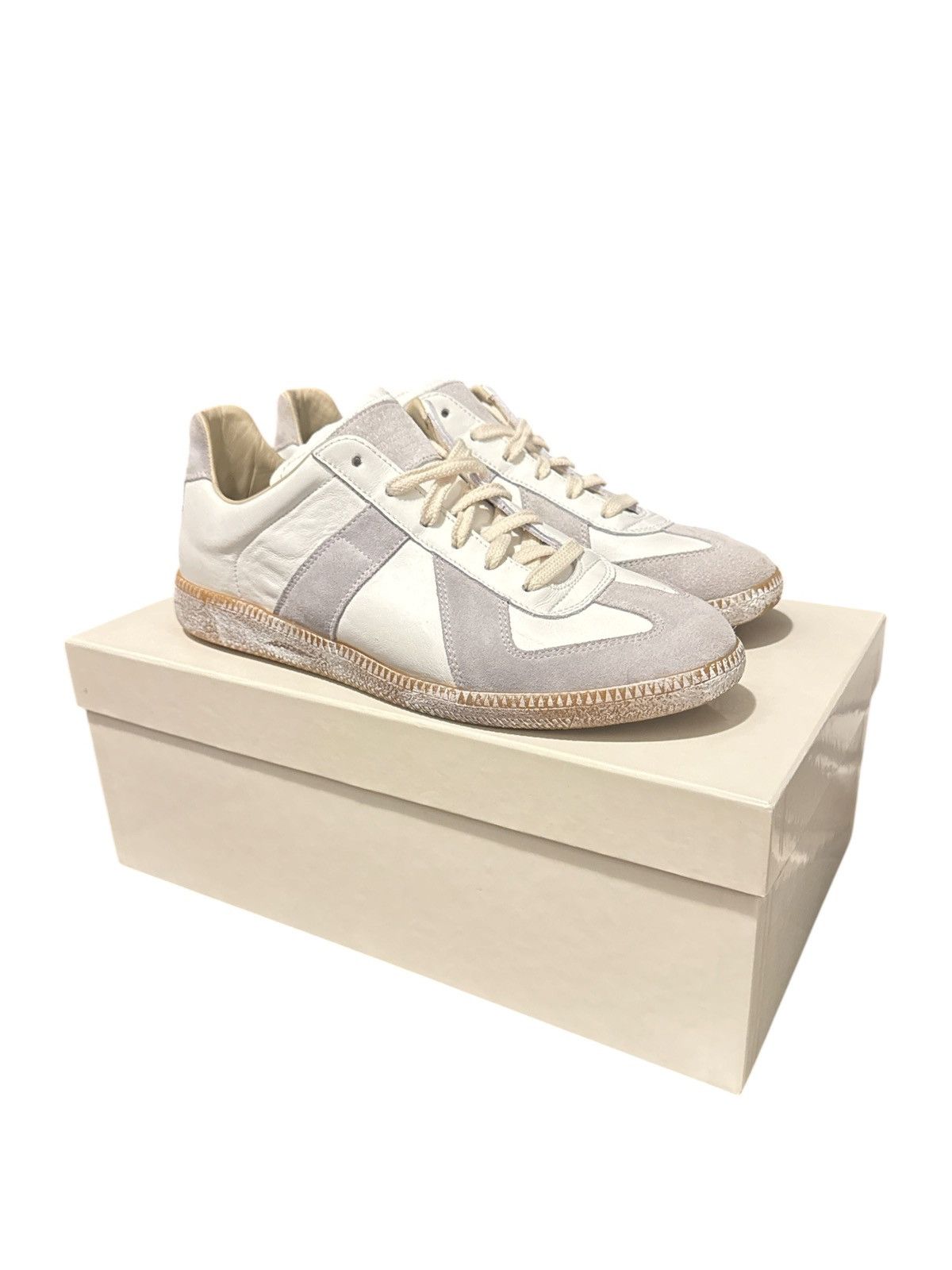 Maison Margiela Maison Margiela Replica Gat White Size US 8 / EU 41 - 1 Thumbnail