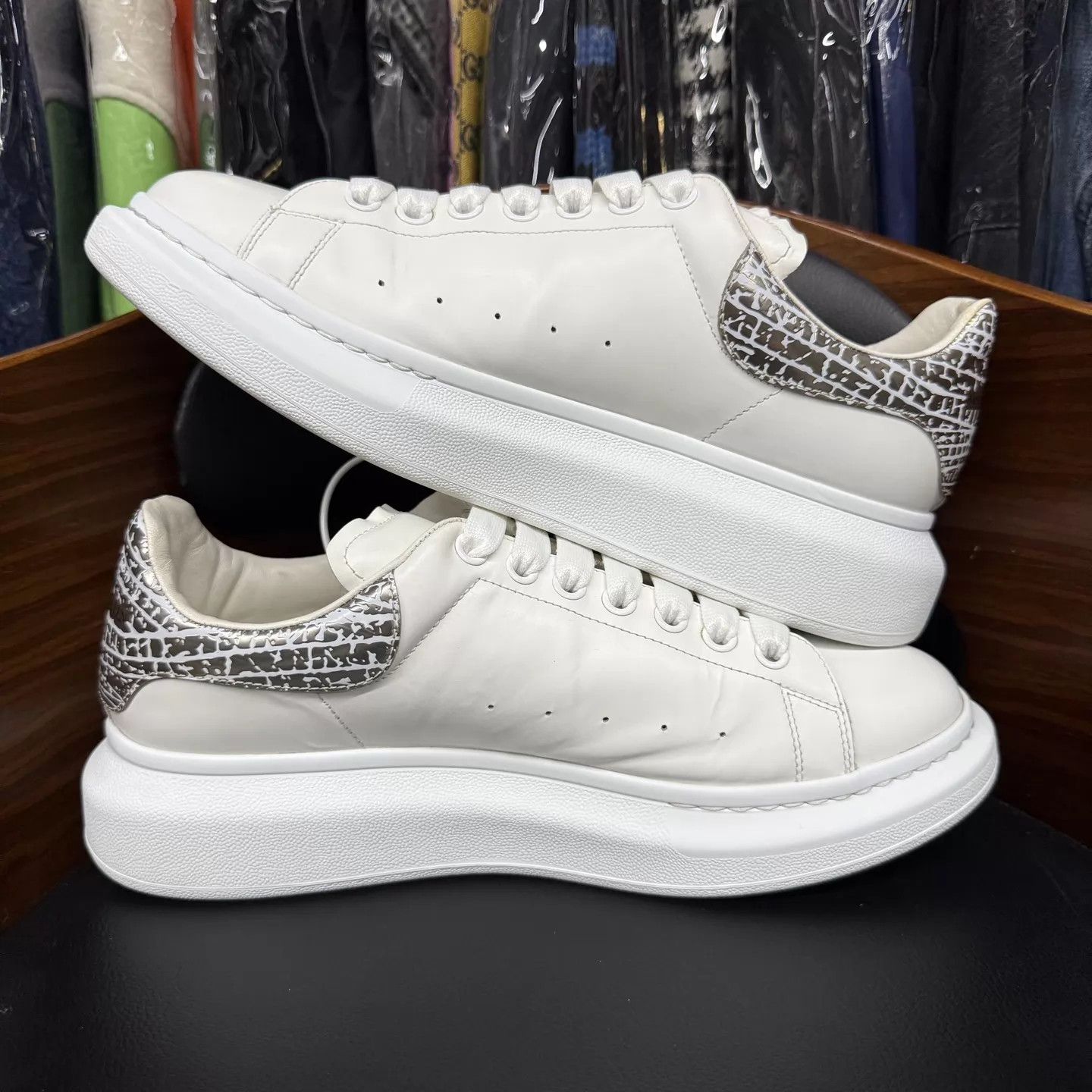 Alexander McQueen Alexander McQueen Cracked Silver Tail 44 like new Size US 11 / EU 44 - 5 Thumbnail